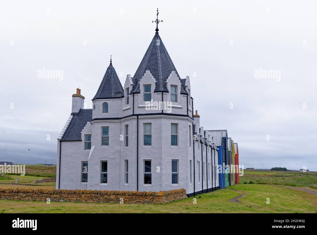 L'hôtel Inn at John o'Groats sur la route touristique de la côte nord 500 dans le nord de l'Écosse, Royaume-Uni - 18 juillet 2021 Banque D'Images