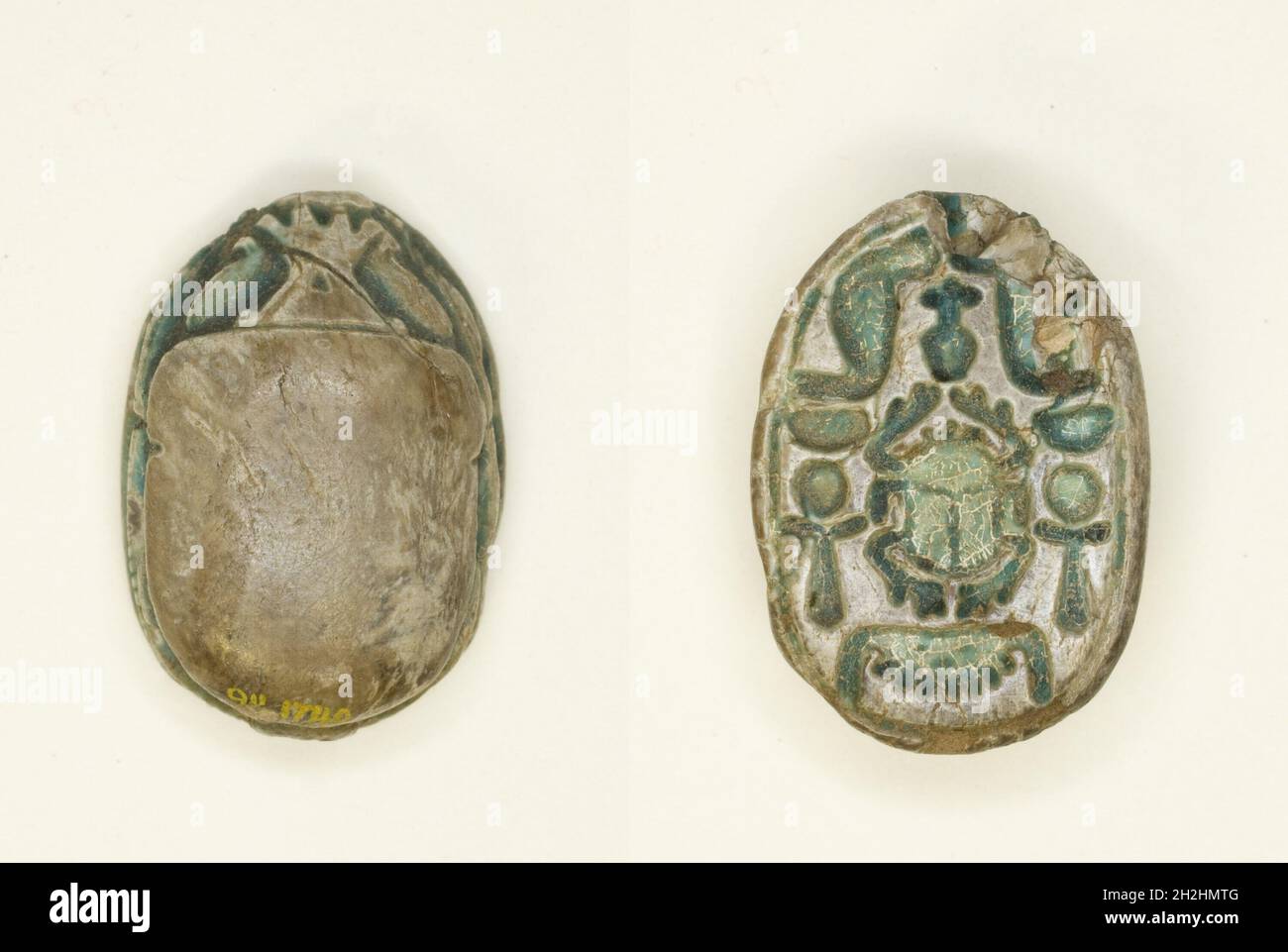 Scarab: Scarab Beetle avec hiéroglyphes (cobras, signes anx, signe nbw), Égypte, Royaume du milieu,Dynastie 12 (environ 1950-1773 BCE). Banque D'Images