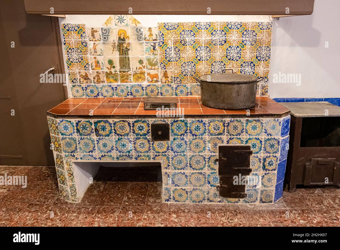 Barcelone, Espagne - 24 septembre 2021 : la cuisine à l'intérieur du monastère de Pedralbes.C'est l'une des zones du monastère qui reflète le mieux les pas Banque D'Images
