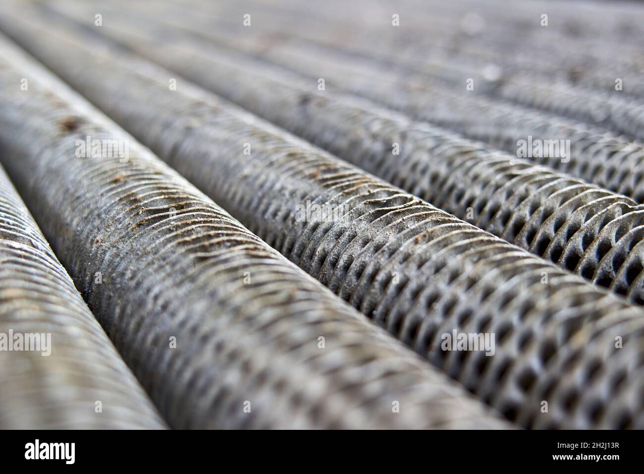 Unité de condensation aluminium gros plan à ailettes tubes obsolètes  perspective grille texture diagonale, compresseur et système de  climatisation.Industriel Photo Stock - Alamy