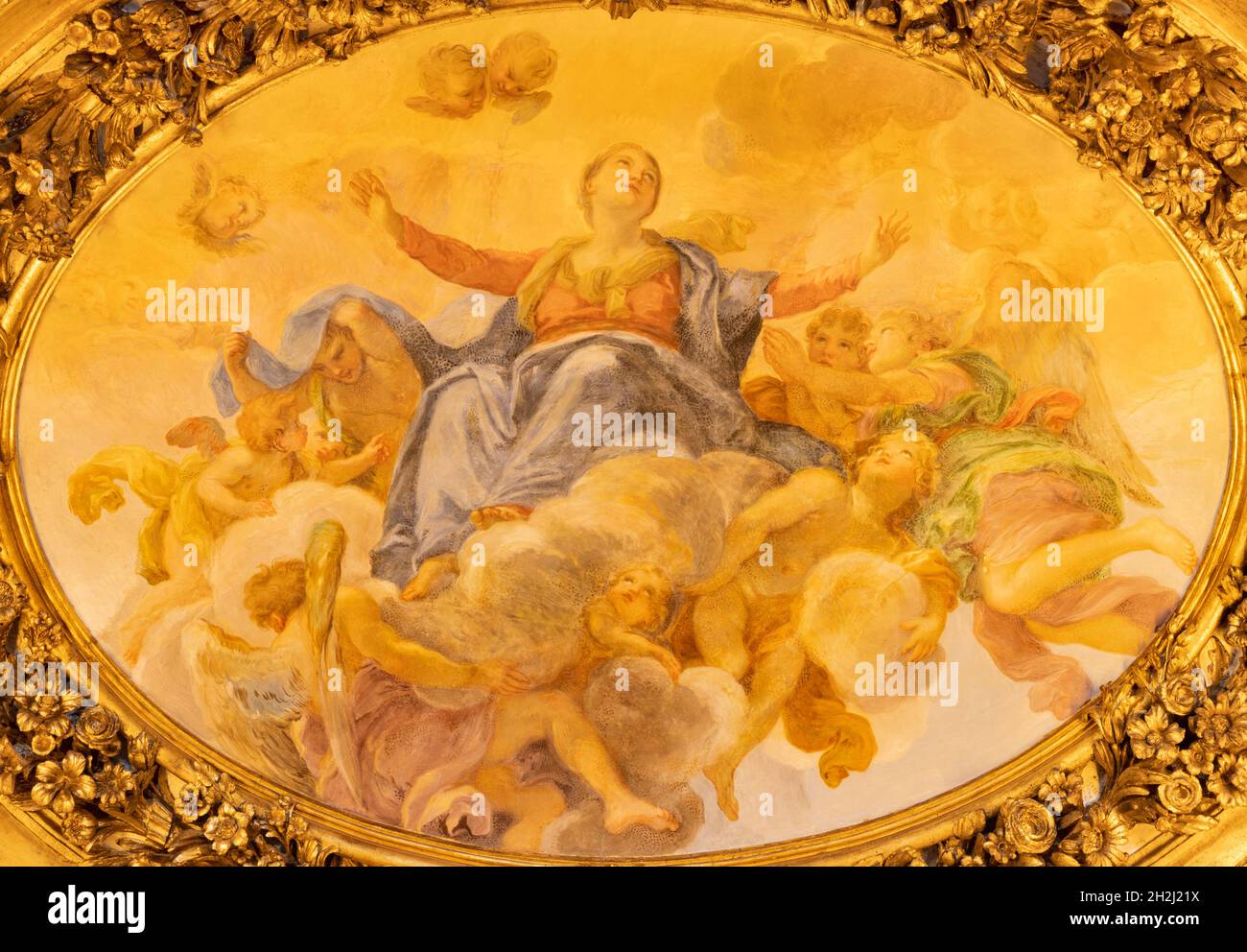 ROME, ITALIE - 1er SEPTEMBRE 2021 : le plafond baroque fresque d'Assumptin l'église Chiesa di Santa Maria à Campitelli. Banque D'Images