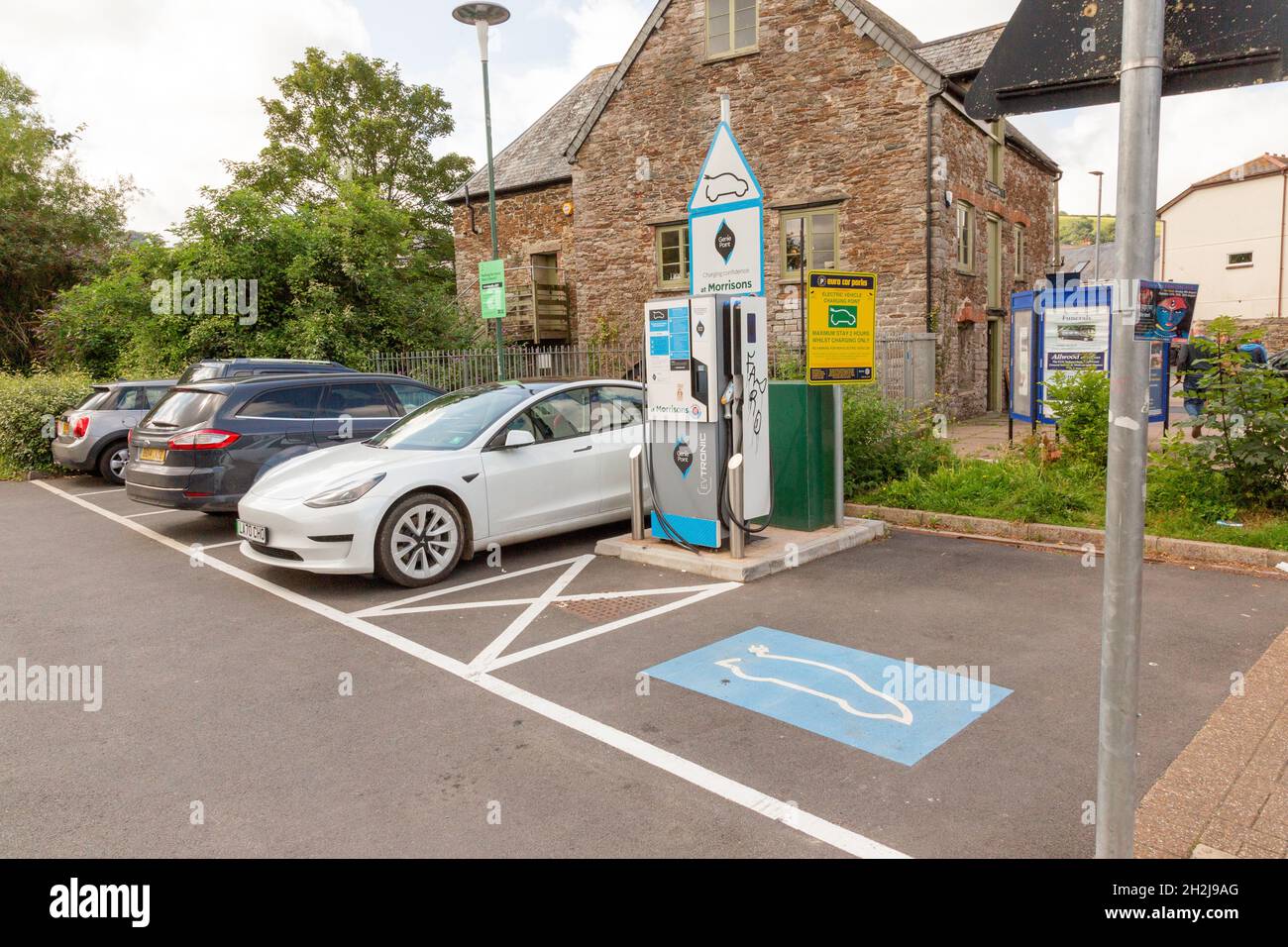 Point de recharge pour voiture électrique EV Morrisons Supermarket, Totnes, Devon, Angleterre, Royaume-Uni. Banque D'Images