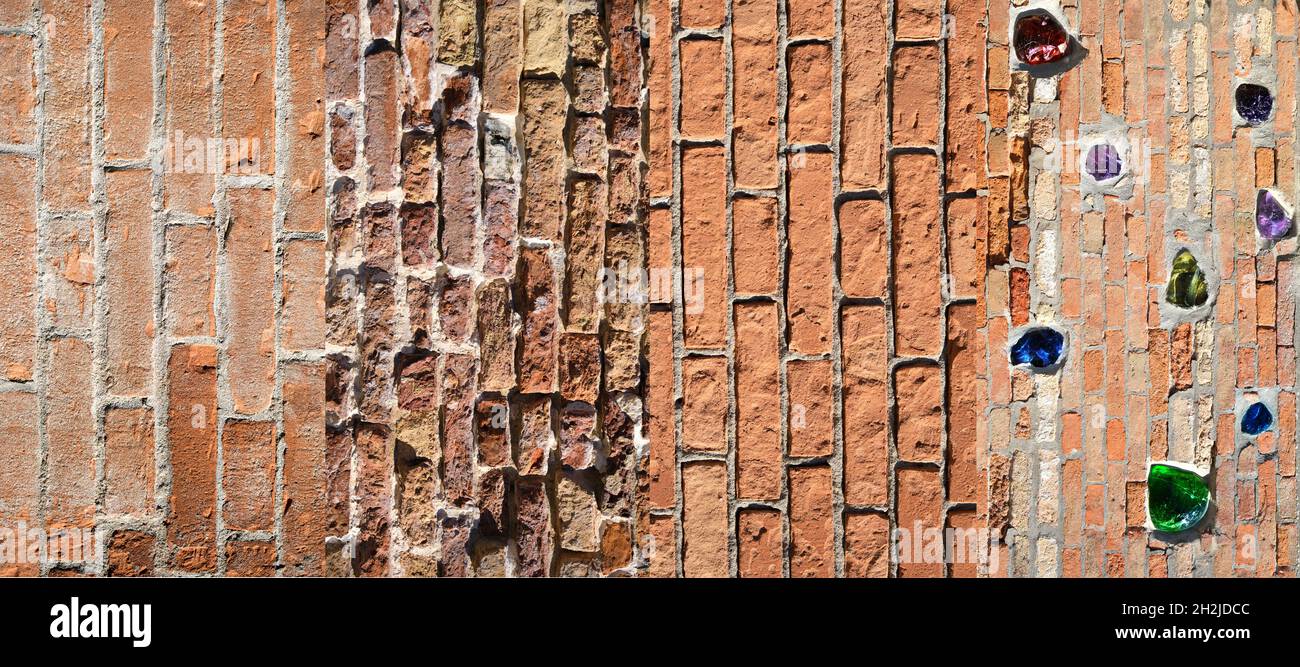 Vintage, vieilles textures de mur de brique orange, image composite de quatre fonds de pose plate.Deux textures de mur de brique, un vieux mur de brique endommagé, un avec Banque D'Images