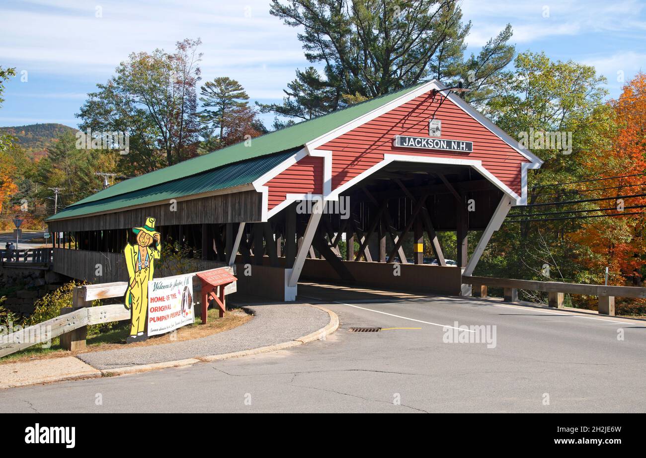 Le pont couvert de lune de miel à Jackson, New Hampshire.ÉTATS-UNIS.Construit en 1876.Il traverse la rivière Ellis Banque D'Images