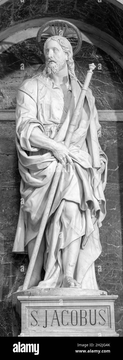 ROME, ITALIE - 28 AOÛT 2021 : la statue en marbre de Saint-Jacques le plus grand dans l'église Chiesa san Giacomo à Augusta par Ippolito Buzio (1602). Banque D'Images