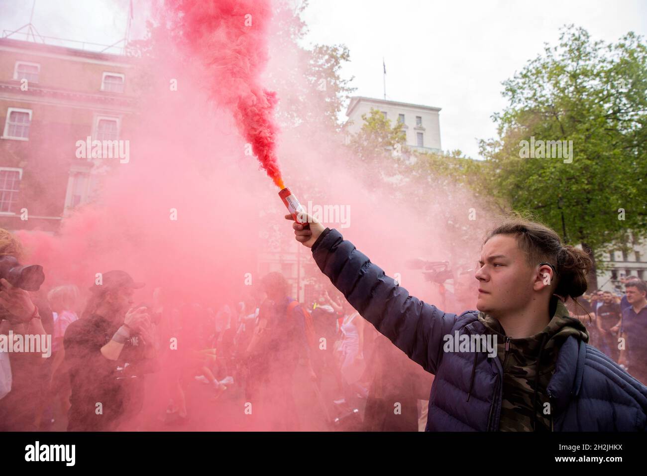 Les gens défilent lors d'un rassemblement Unite for Freedom dans le centre de Londres, le 29 mai 2021.La démonstration est contre ce que l'on appelle les passeports pour vaccins. Banque D'Images