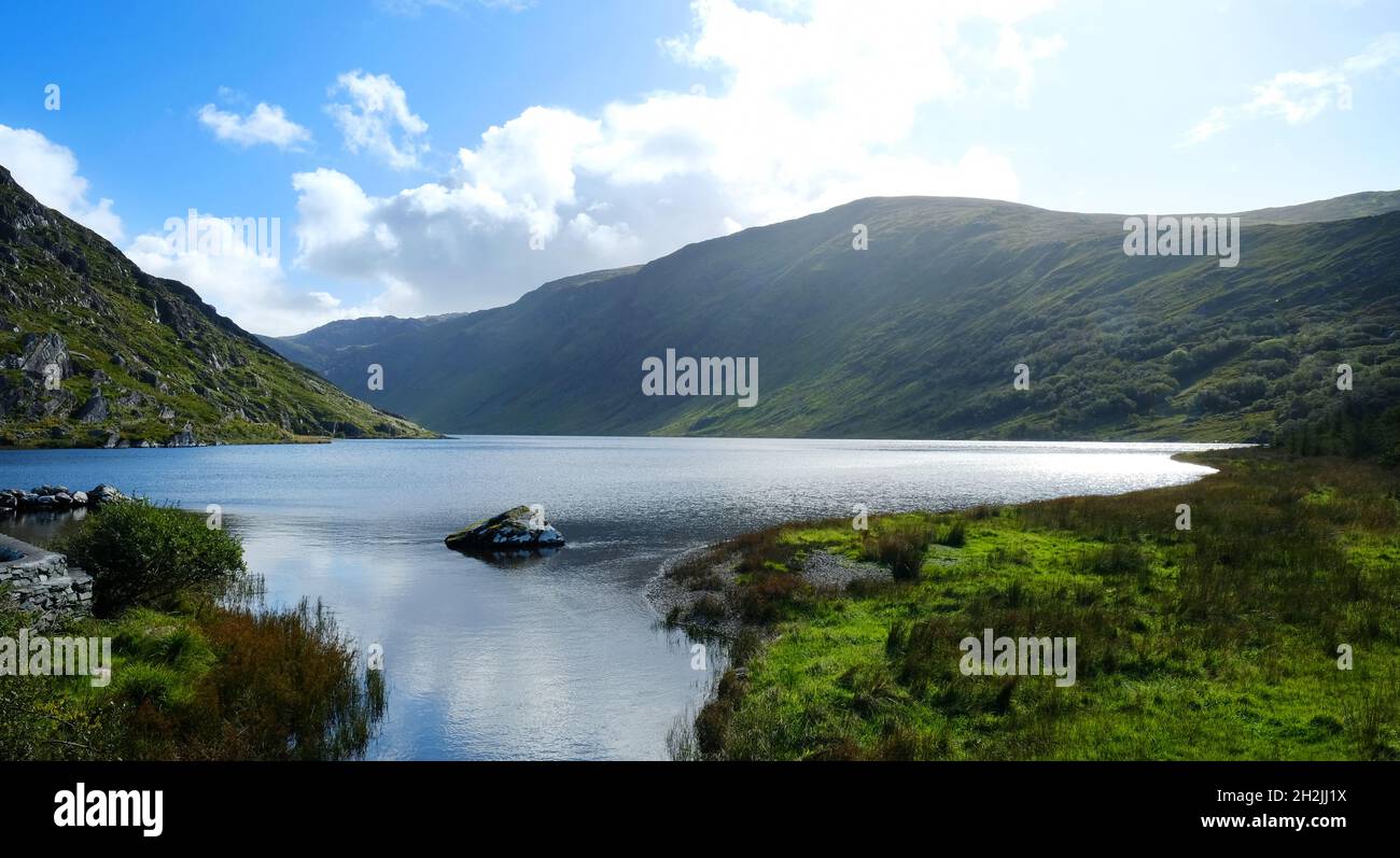 Lac Glenbeg, près d'Ardgroom, comté de Cork, Irlande - John Gollop Banque D'Images