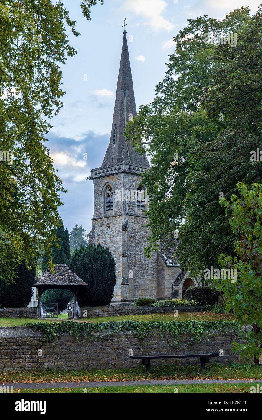 L'église paroissiale de Saint Mary en Basse-Slaughter est une belle église en pierre dans les Cotswolds, Gloucestershire. Banque D'Images