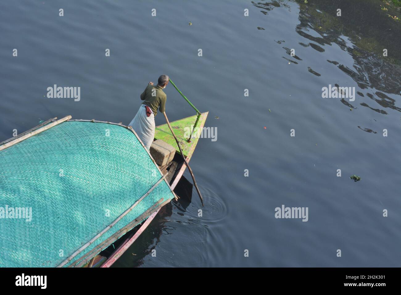 Homme de bateau et le bateau Banque D'Images