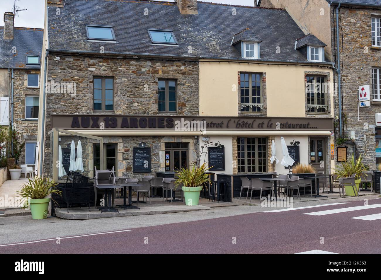 PORTBAIL, FRANCE - 30 août 2021: Bar fermé à Portbail, coronavirus Lockdown Banque D'Images