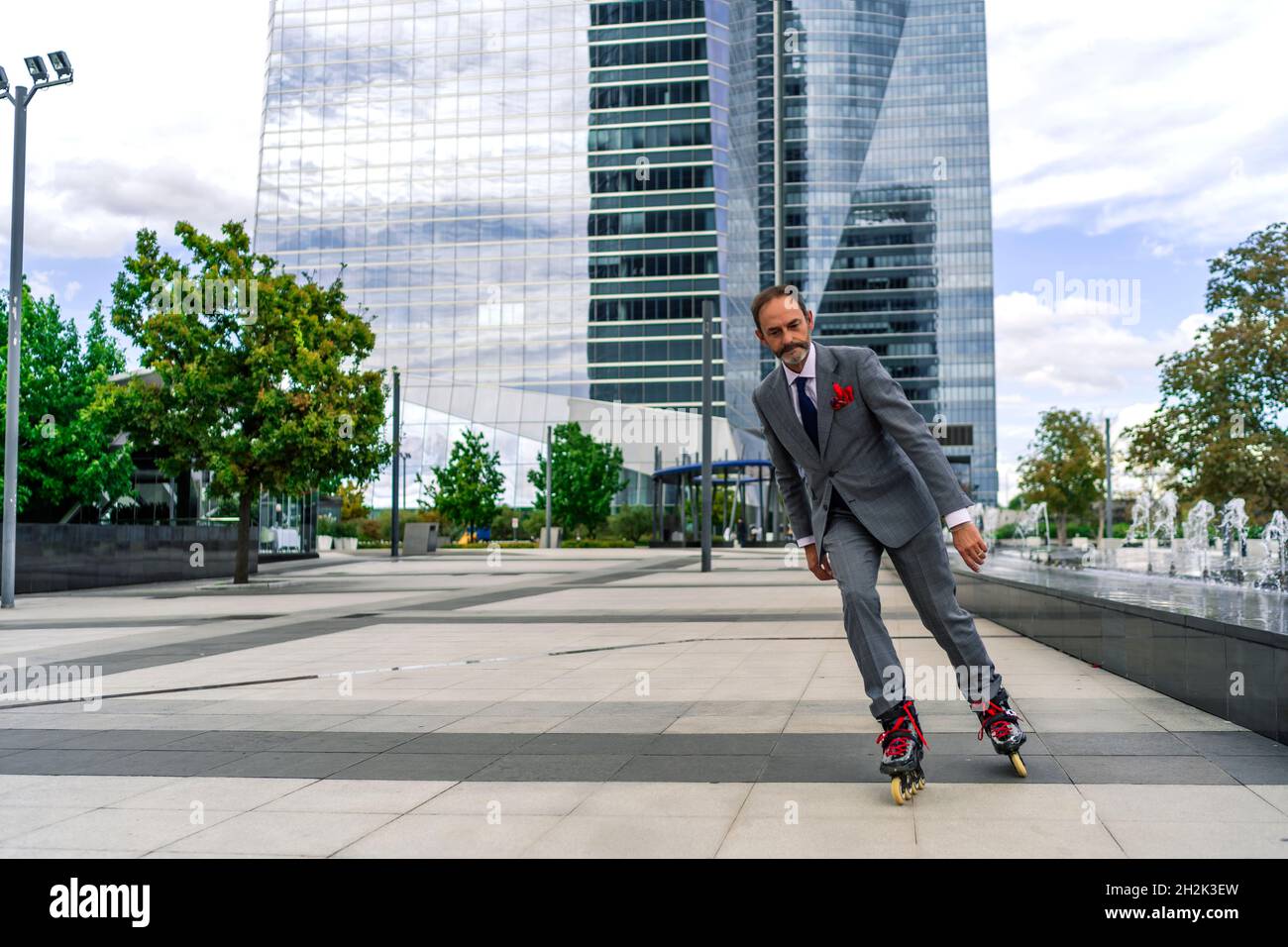 patinage de direction avec ses patins en ligne Banque D'Images