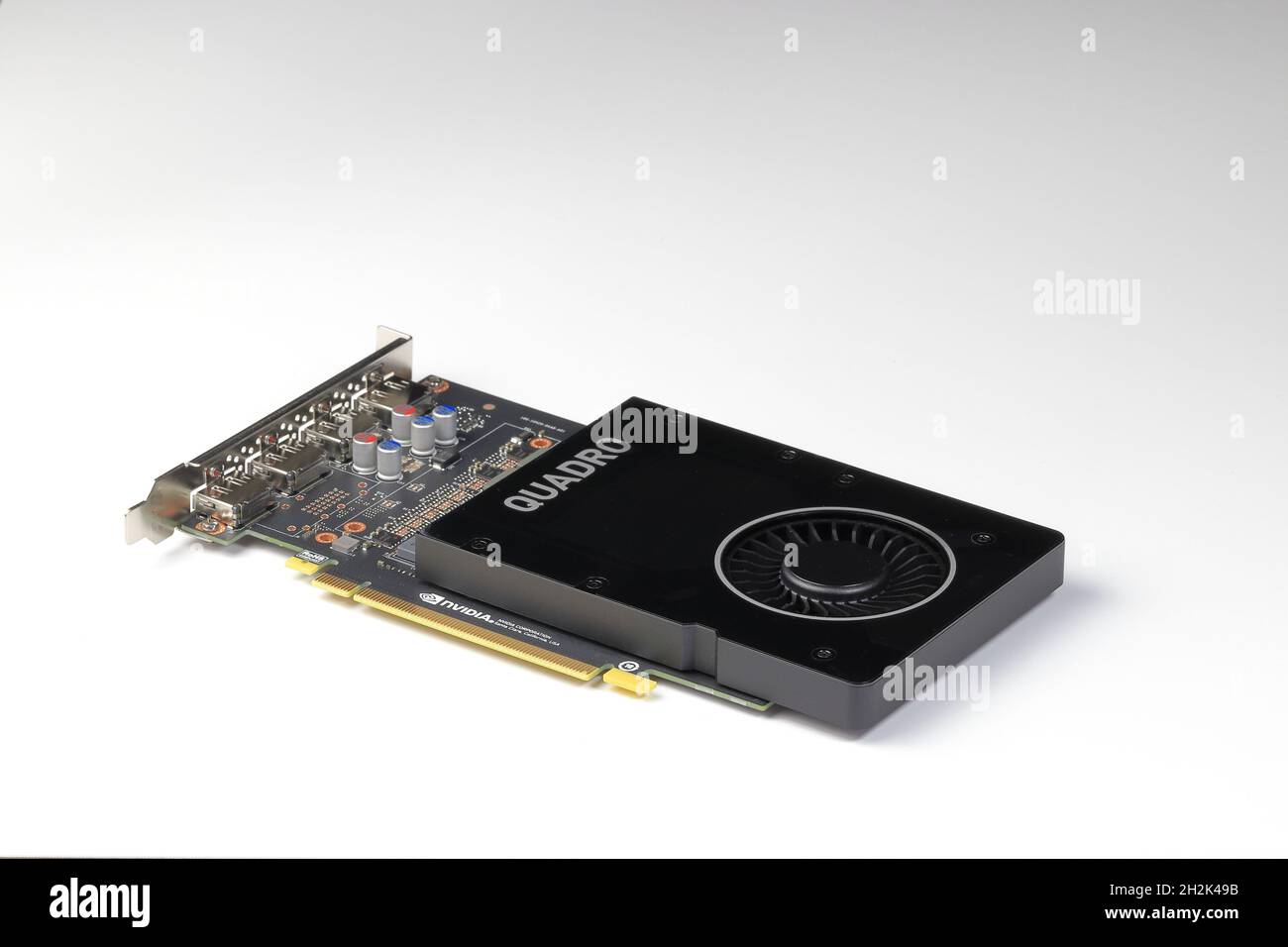 Carte graphique vidéo professionnelle, carte graphique vidéo hautes performances pour ordinateur de station de travail isolé sur blanc, Banque D'Images