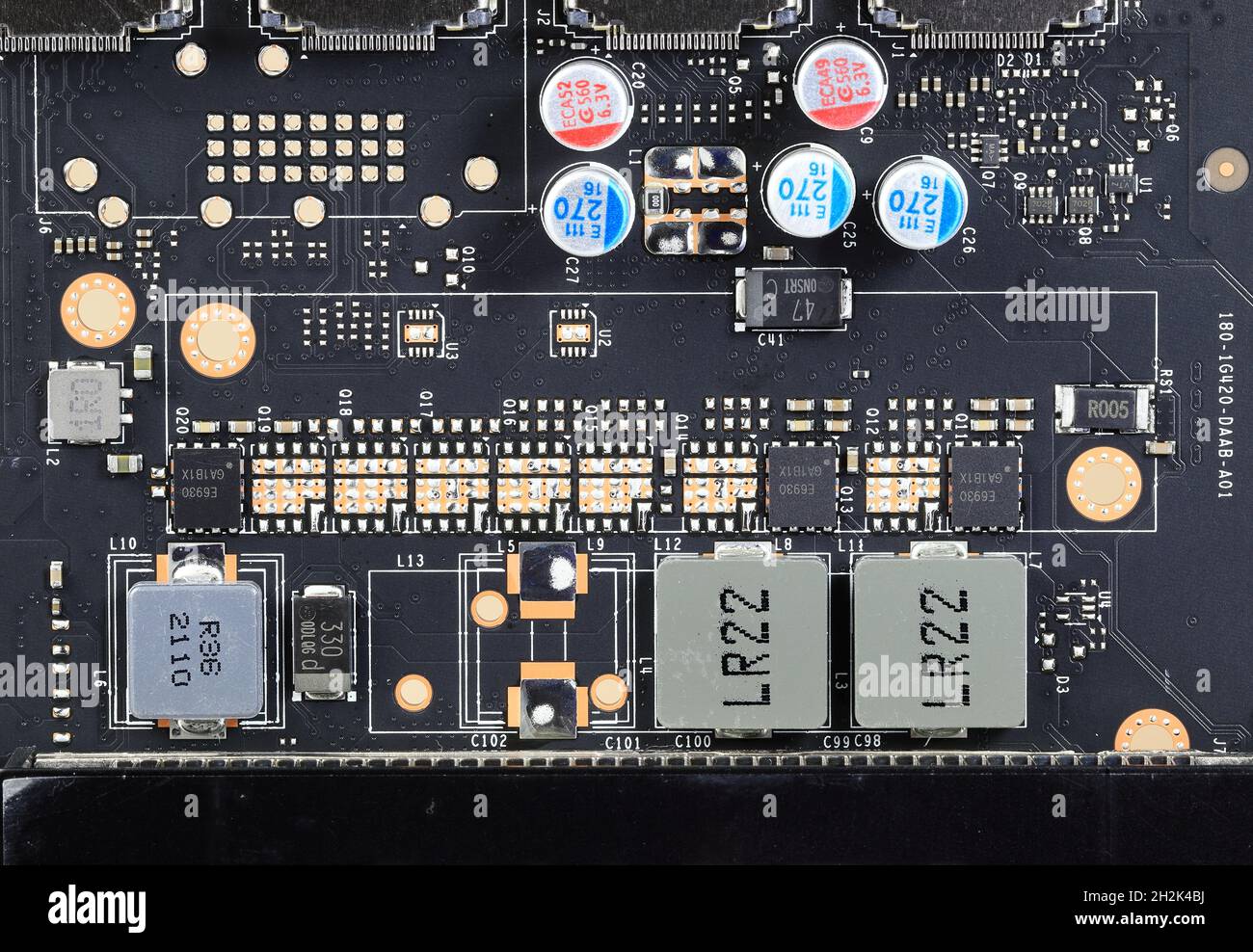 Carte de circuit imprimé de l'ordinateur avec composants électroniques après utilisation. Banque D'Images