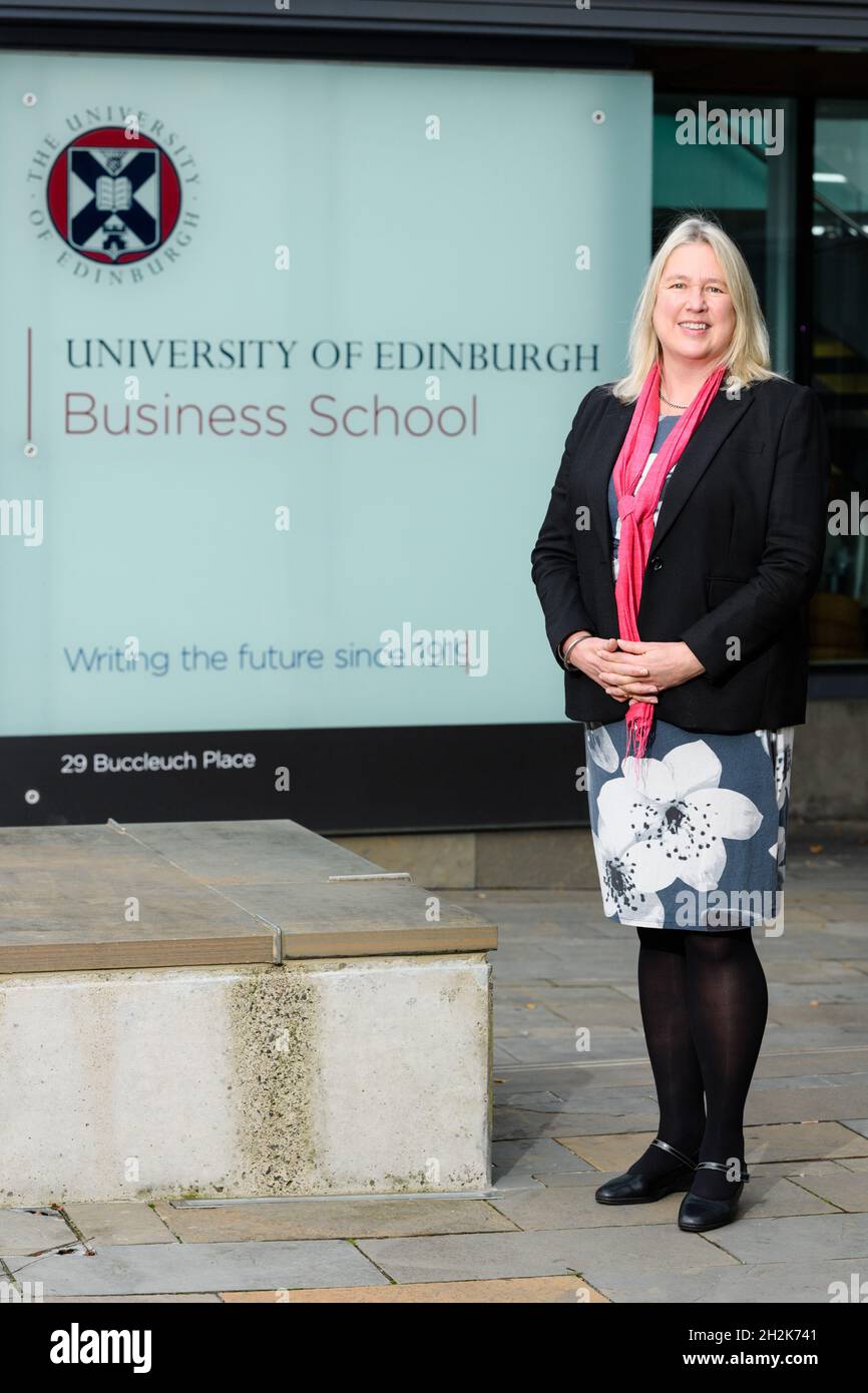 Edinburgh University, Business School, fintech Professeur Wendy Loretto  (Pink Foulard) et Professeur Tina Harrison Photo Stock - Alamy