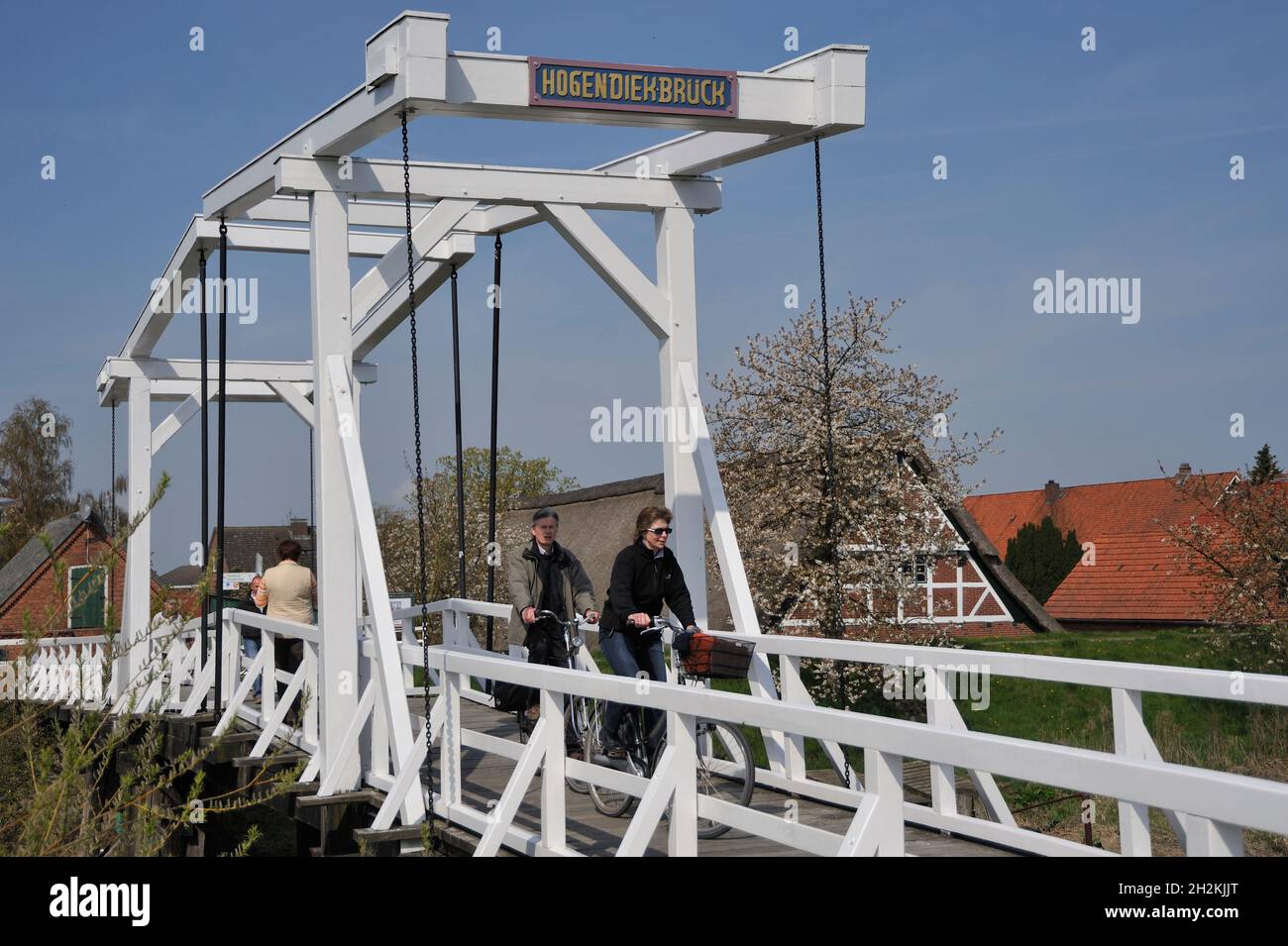 Hogendiekbrücke Fußgängerbrücke, über die Lühe, Steinkirchen, Landkreis Stade, Allemagne Banque D'Images