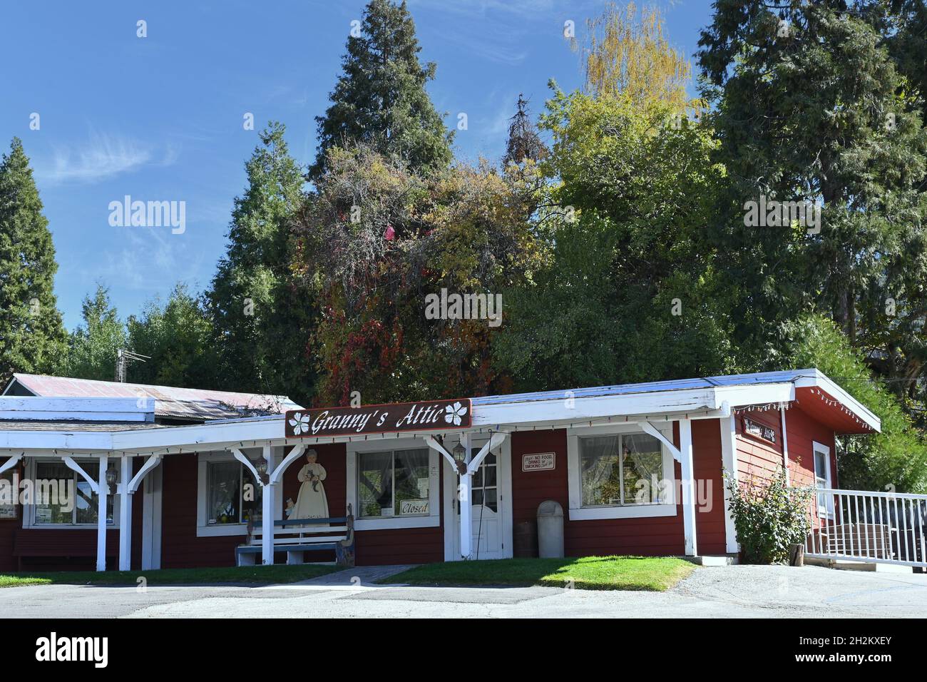OAK GLEN, CALIFORNIE - 10 octobre 2021 : Grannys Attic au Parrish Pioneer Ranch une boutique de cadeaux à l'arrêt touristique populaire. Banque D'Images
