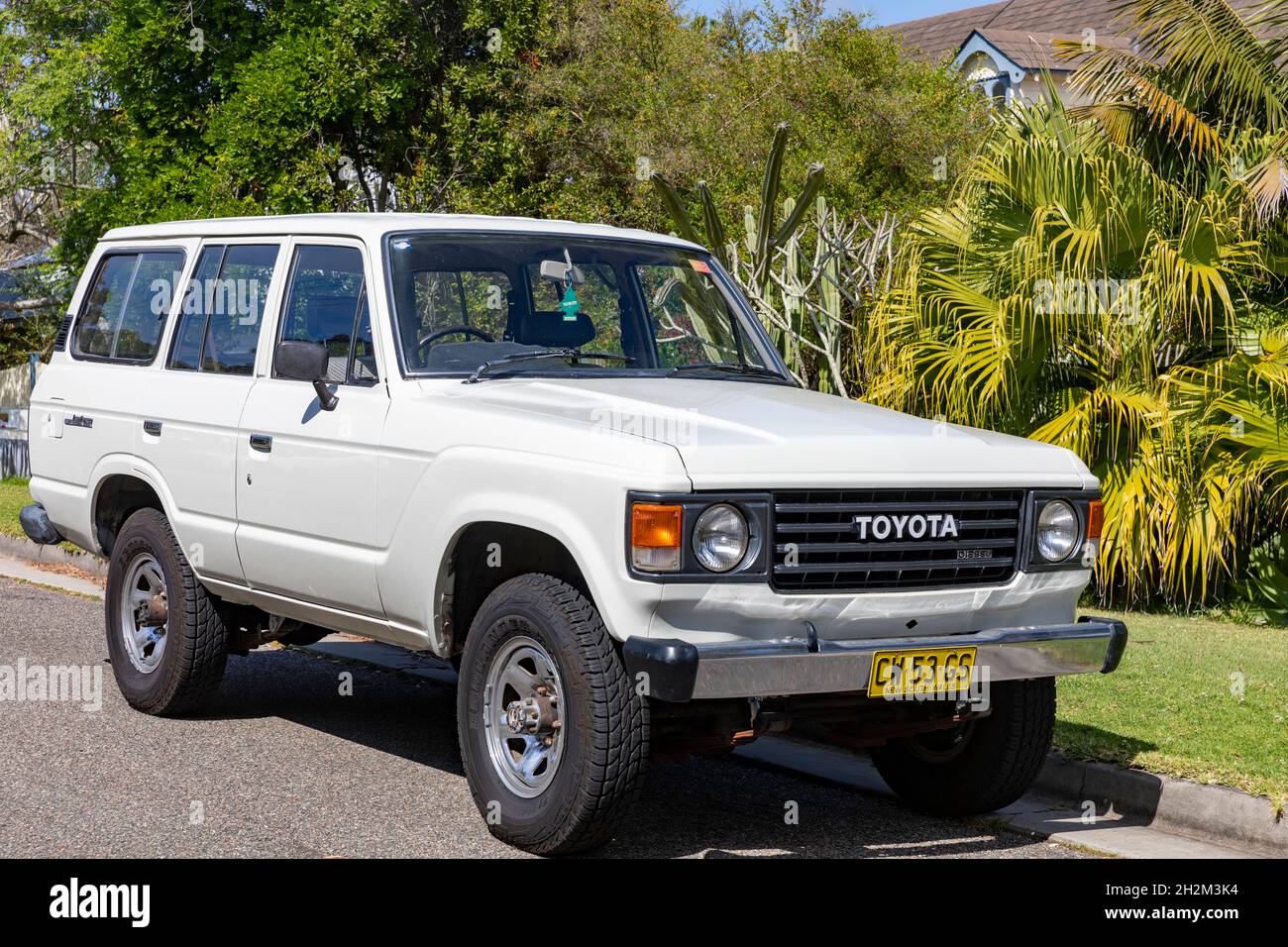 Blanc classique Toyota Landcruiser années 80 modèle de ce véhicule tout-terrain quatre portes, Sydney, Australie Banque D'Images
