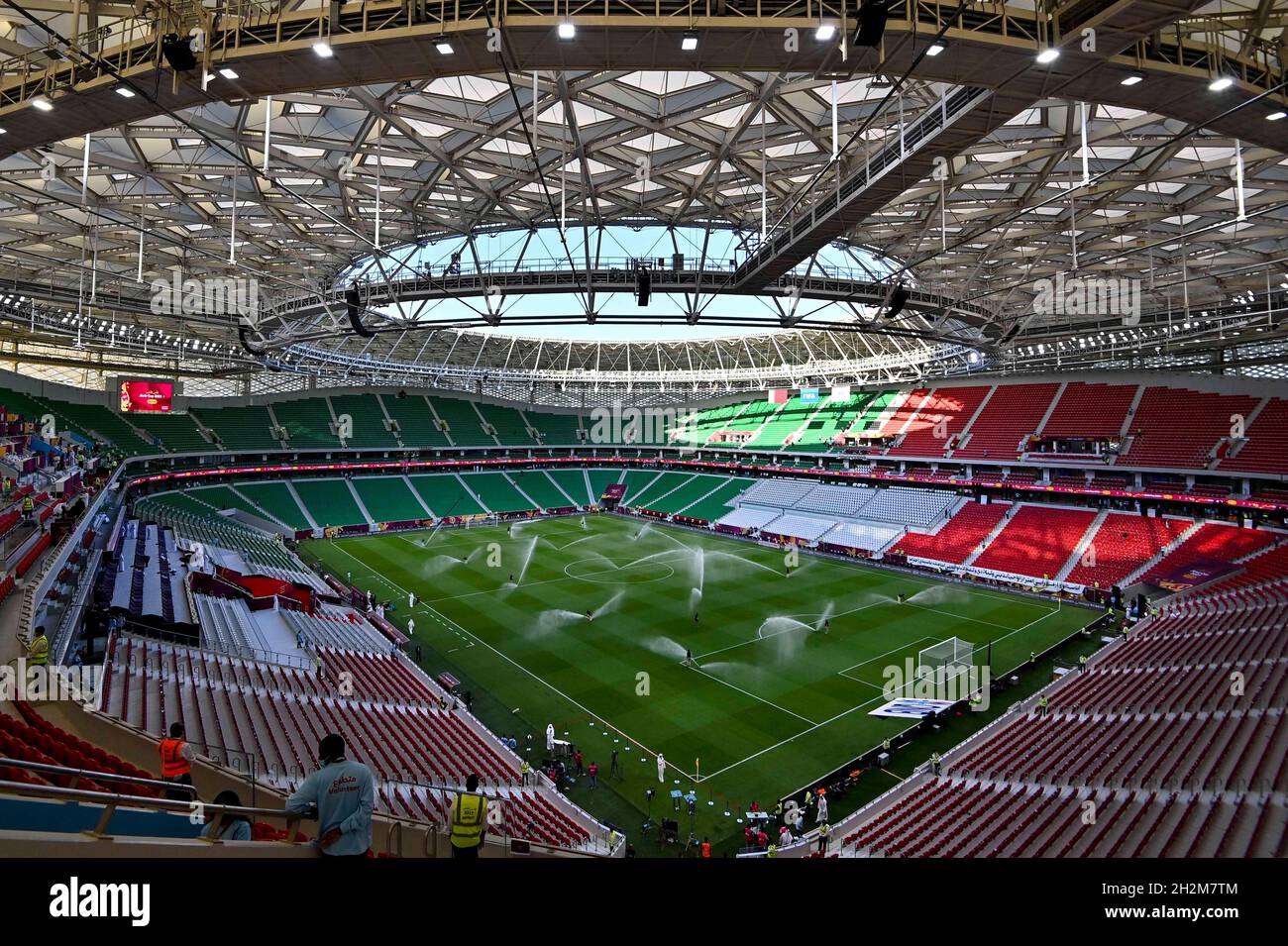 Doha, Qatar.22 octobre 2021.Une vue montre l'intérieur du stade Al-Thumama à Doha, capitale du Qatar, le 22 octobre 2021.Le stade Al-Thumama est l'un des huit stades de la coupe du monde de la FIFA 2022 au Qatar.Credit: Nikku/Xinhua/Alay Live News Banque D'Images