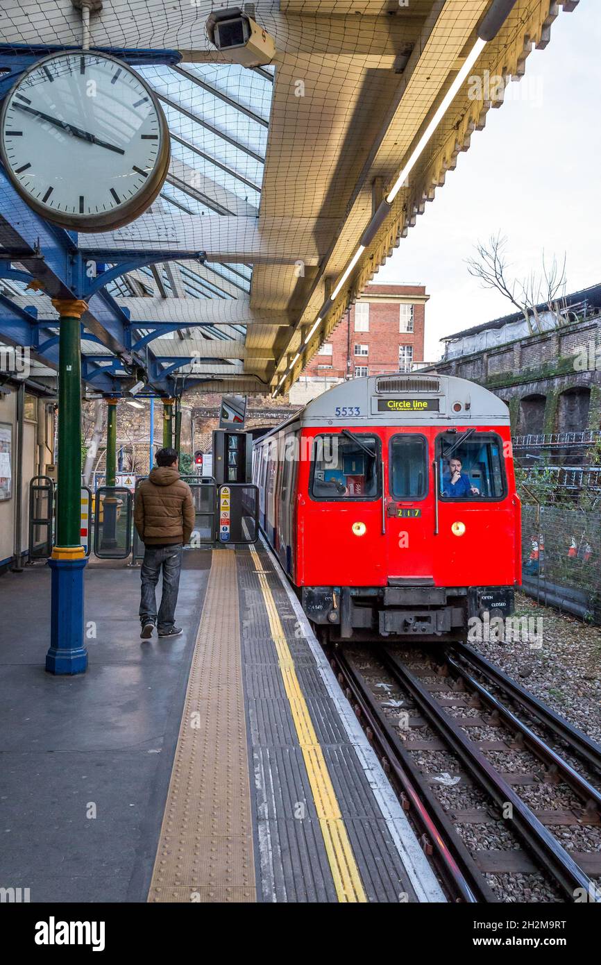 ROYAUME-UNI, LONDRES, SOUTERRAIN, ARRET 'SOUTH KINGSTON' Banque D'Images