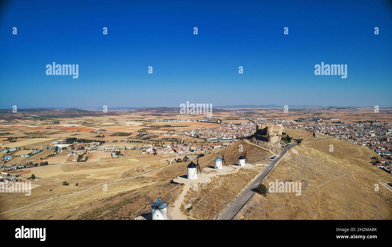 Les moulins à vent qui se trouvent encore à consuegra sont parmi les mieux préservés en Espagne Banque D'Images