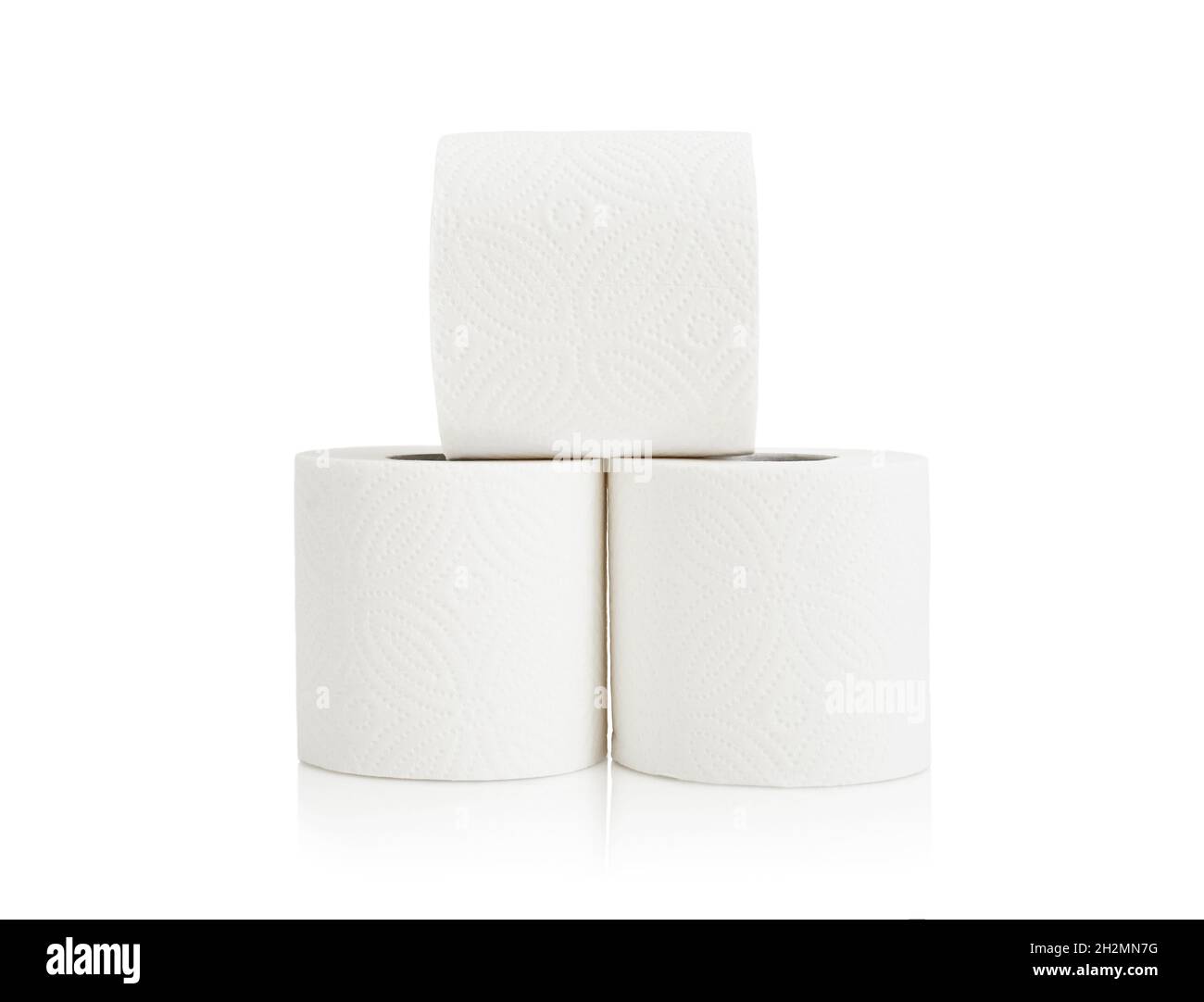 Papier toilette blanc ordinaire, sur fond blanc isolé. Banque D'Images
