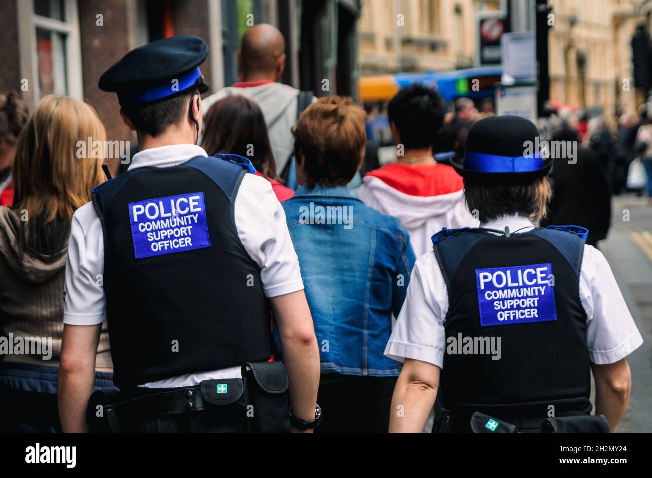 LONDRES, ROYAUME-UNI - le 08 mai 2008 : les deux policiers de Londres patrouillent à pied Banque D'Images