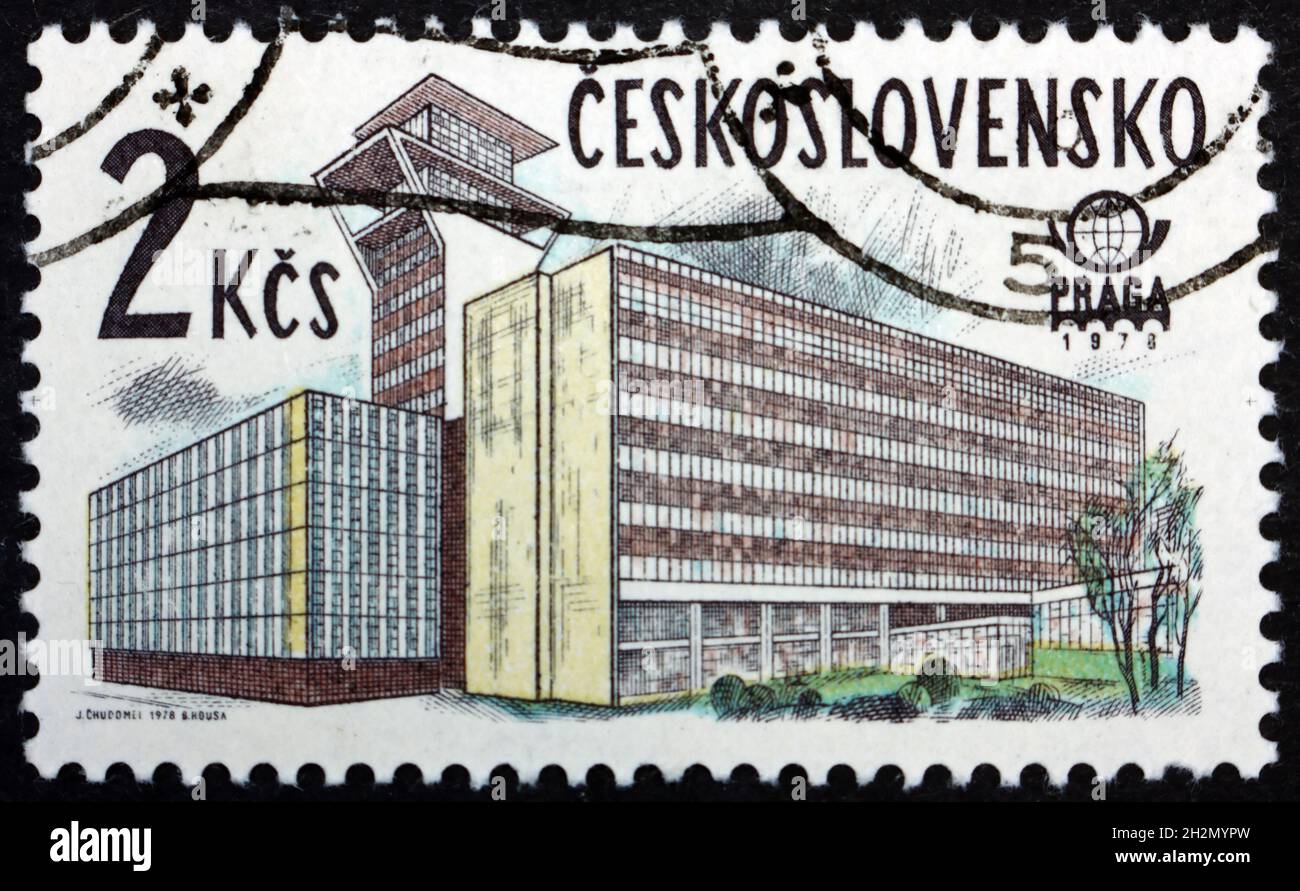 TCHÉCOSLOVAQUIE - VERS 1978: Un timbre imprimé en Tchécoslovaquie montre les bâtiments de bureau modernes, vers 1978 Banque D'Images