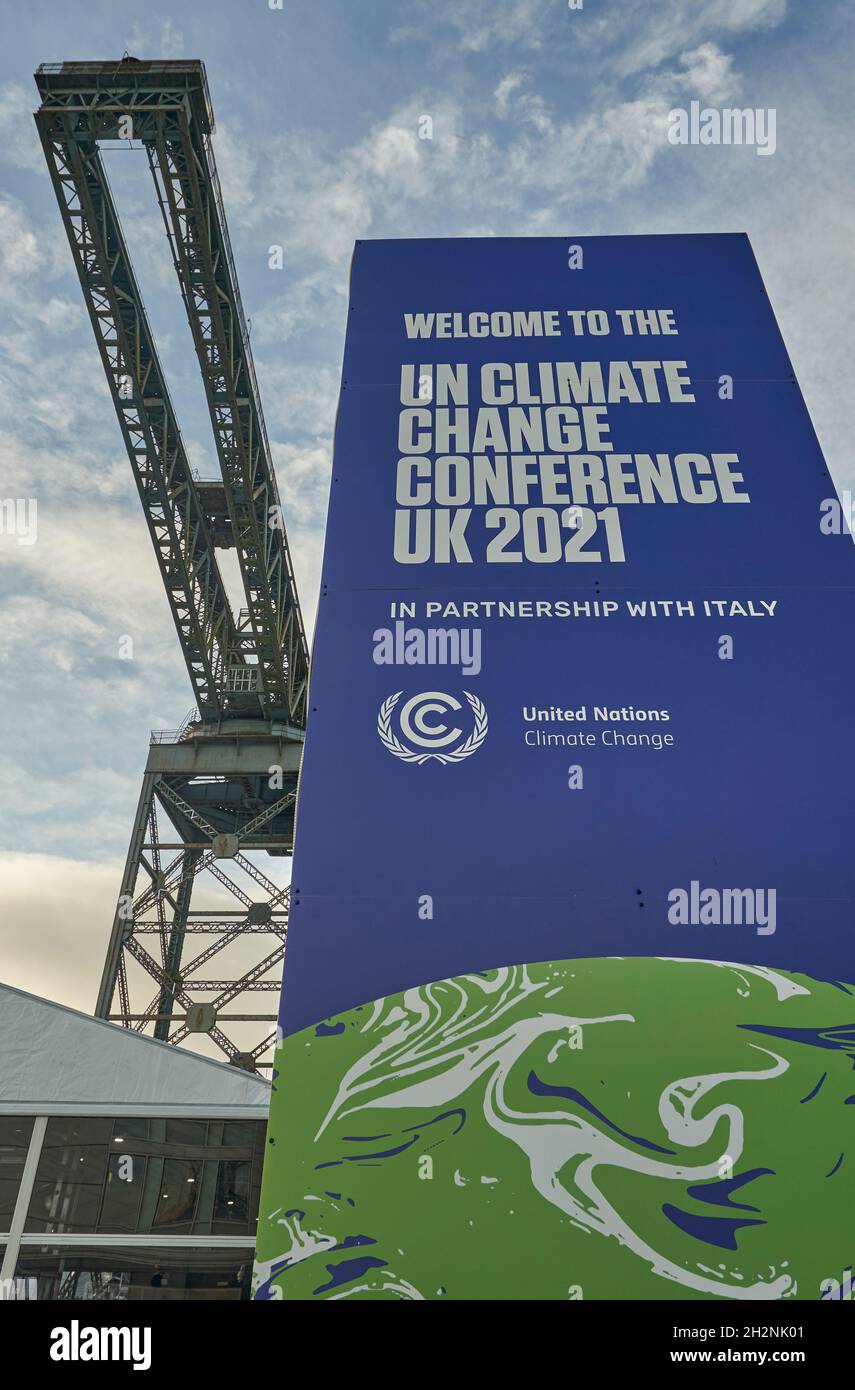 Les panneaux de la Conférence des Nations Unies sur les changements climatiques apparaissent autour de Glasgow à l'approche de la COP26 qui se tiendra en novembre 2021. Banque D'Images