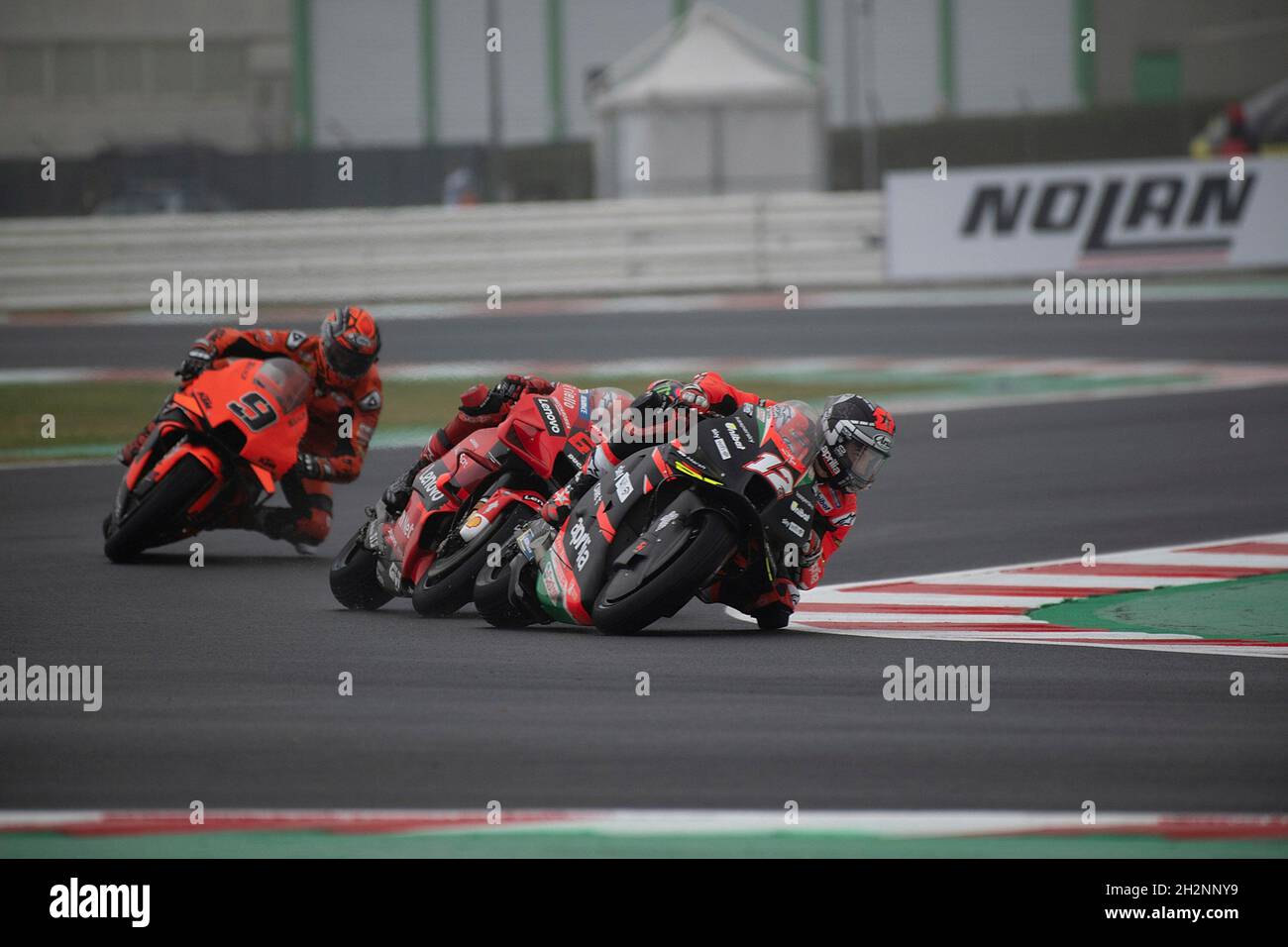 Misano, Italie.23 octobre 2021.23.10.2021, Misano World circuit Marco Simoncelli, Misano, Grand Prix de Saint-Marin 2021, dans la photo Maverick VIÑALES (SPA # 12), Aprilia Racing Team Gresini, Francesco BAGNAIA (ITA # 63), Ducati Lenovo Team, Danilo PETRUCCI (ITA # 9), Tech 3 KTM Factory Racing Credit: dpa/Alay News Live Banque D'Images