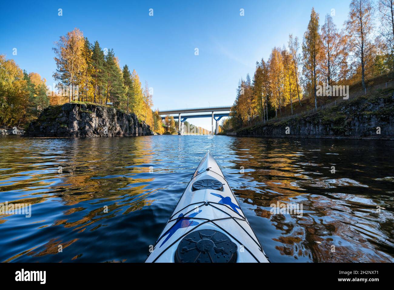 Kayak dans la Manche de Saimaa, Lappeenranta, Finlande Banque D'Images