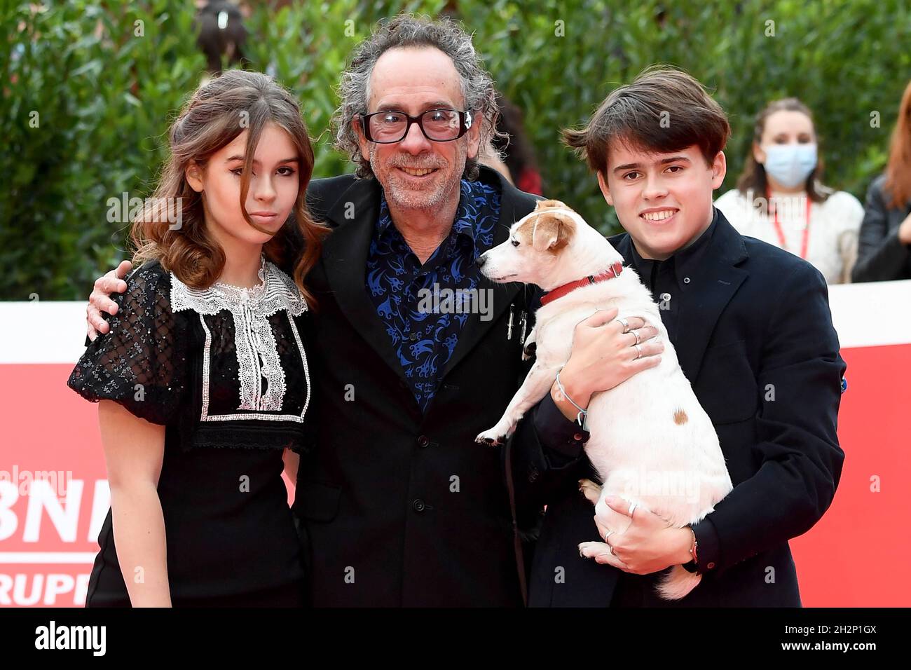 Rome, Italie.23 octobre 2021.Roma Cinema Fest 2021, film Fest, tapis rouge de Tim Burton.Photo : Nell Burton, Tim Burton, Billy-Ray Burton et Levi Credit: Independent photo Agency/Alay Live News Banque D'Images