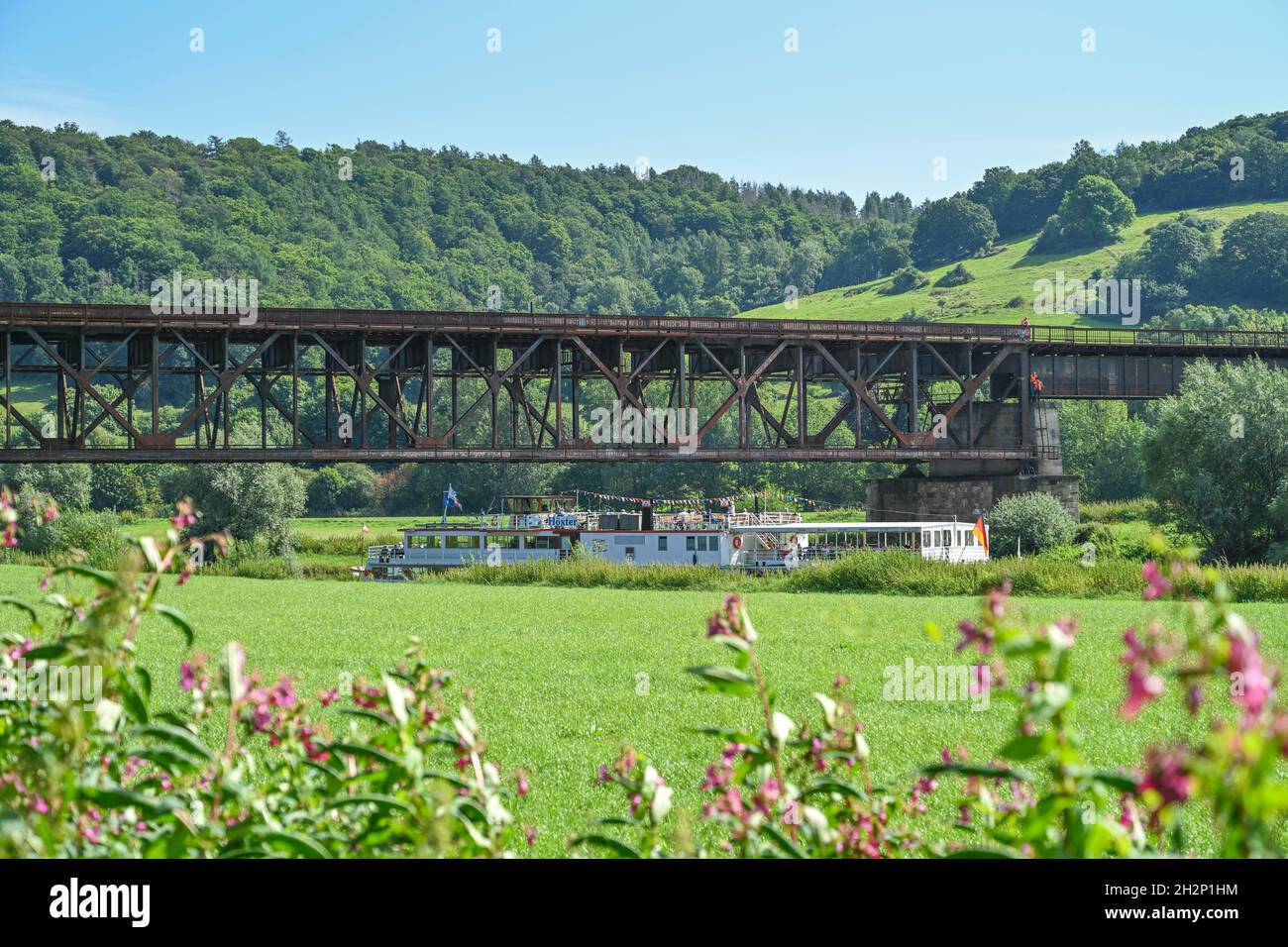 Eisenbahnbrücke über die Weser BEI Blankenau, Nordrhein-Westfalen, Allemagne Banque D'Images