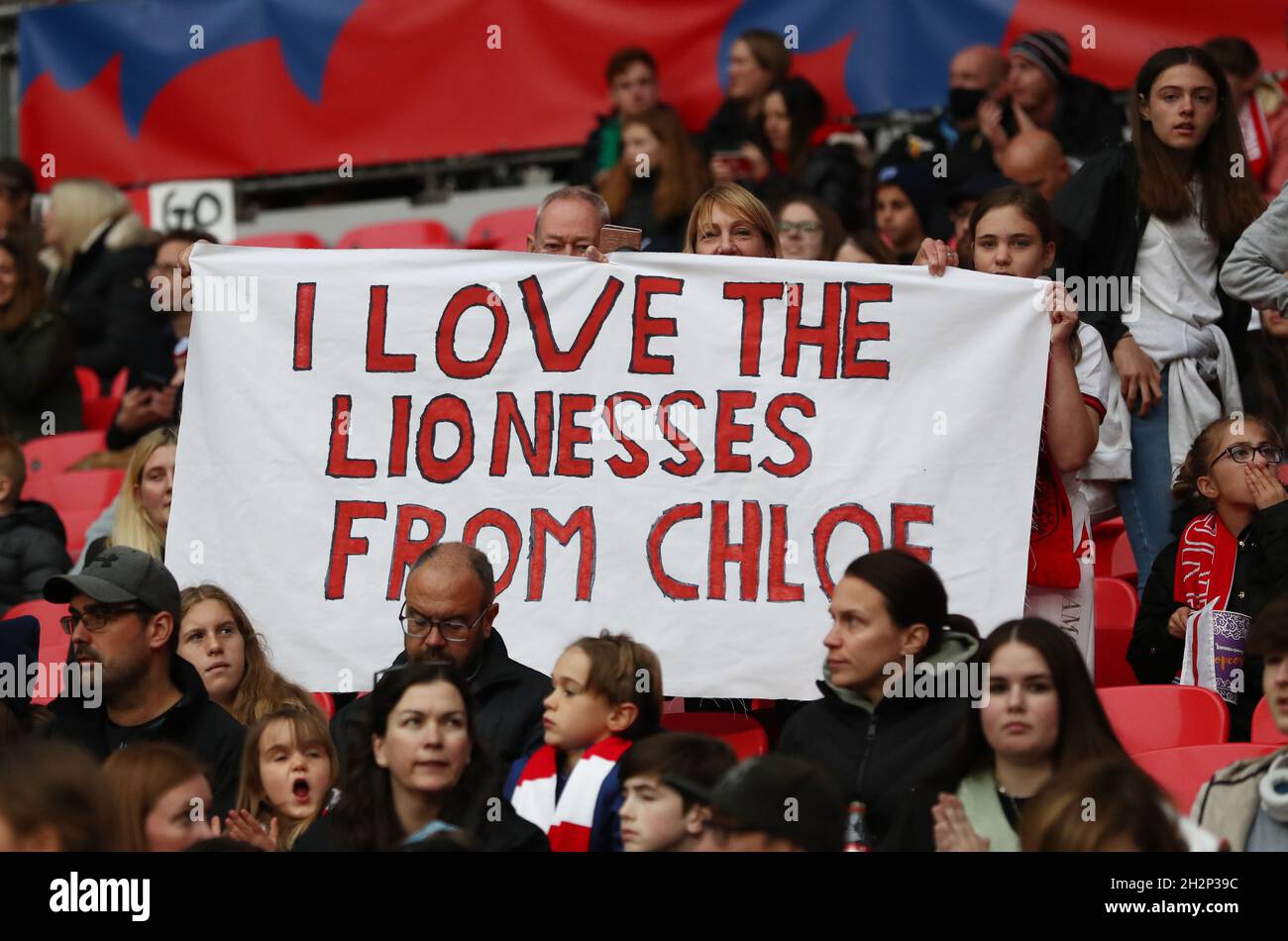 Londres, Angleterre, le 23 octobre 2021.Une bannière déclarant allégeance aux femmes d'Angleterre lors du match de qualification de la coupe du monde des femmes FIFA 2023 au stade Wembley, Londres.Le crédit photo devrait se lire: Paul Terry / Sportimage Banque D'Images