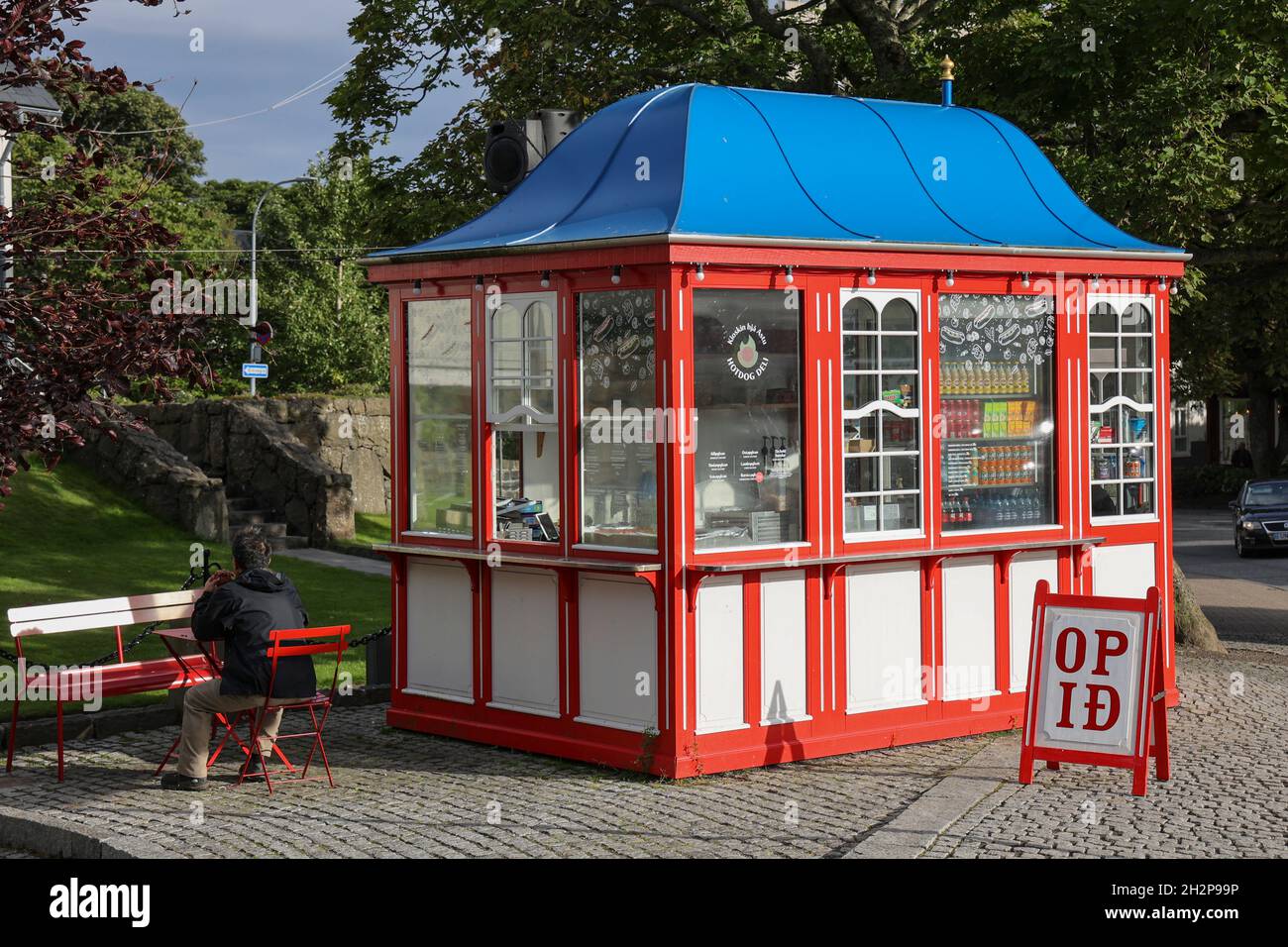 Kiosque traditionnel pour hot dogs dans le centre-ville de Torshavn, Streymoy, îles Féroé, Scandinavie, Europe. Banque D'Images