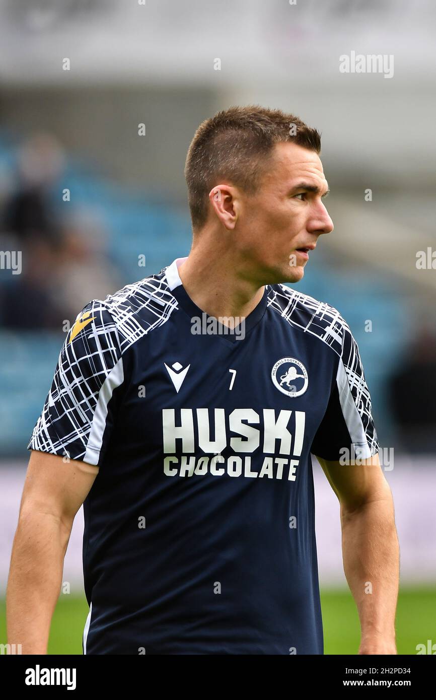 LONDRES, Royaume-Uni 24 octobre Jed Wallace de Millwall lors du match de championnat Sky Bet entre Millwall et Stoke City à la Den, Londres, le samedi 23 octobre 2021.(Credit: Ivan Yordanov | MI News) Credit: MI News & Sport /Alay Live News Banque D'Images