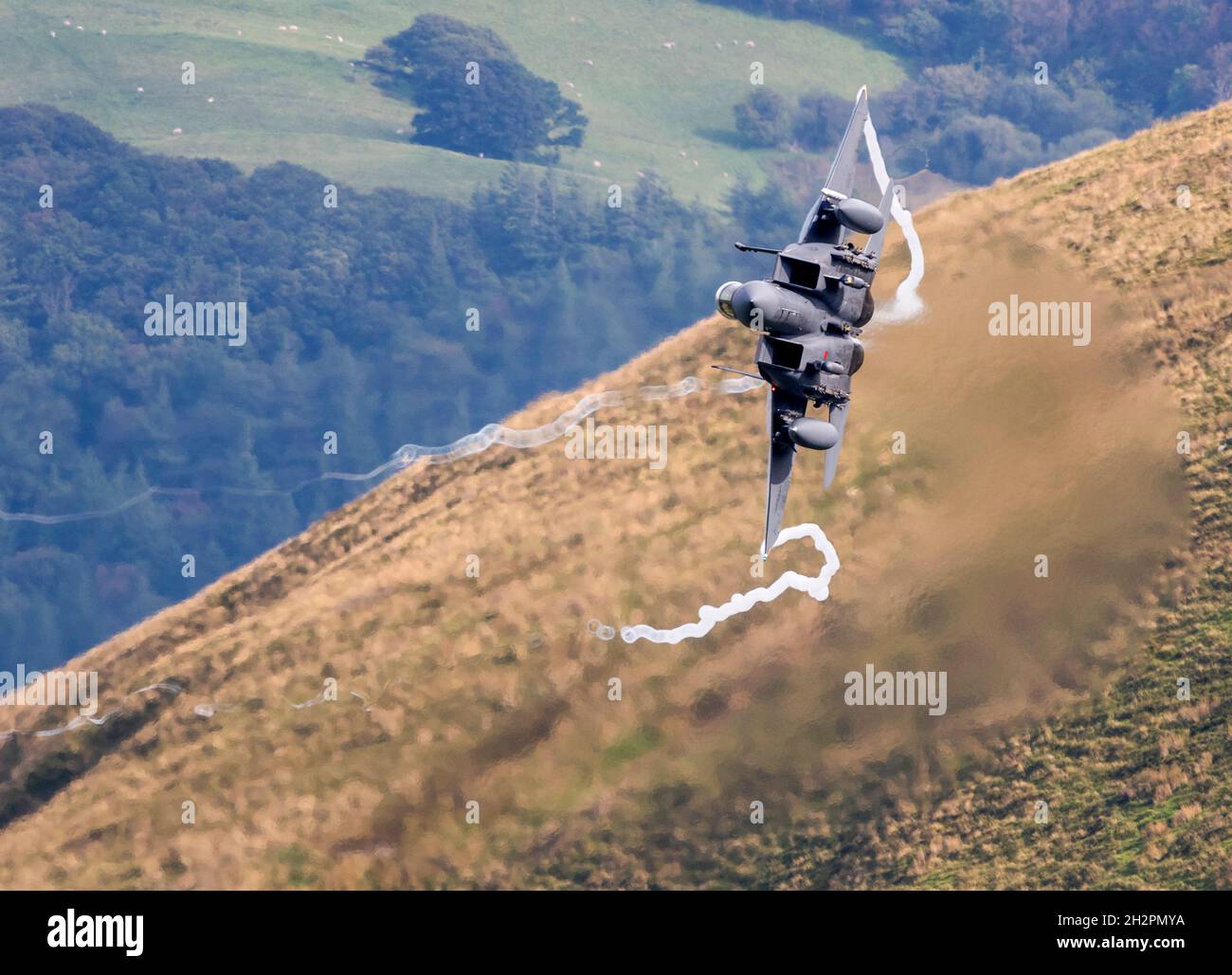 USAF F-15E Strike Eagle de RAF Lakenheathlow vol sortie au pays de Galles zone de vol basse 7 (LFA7, Mach Loop) Banque D'Images