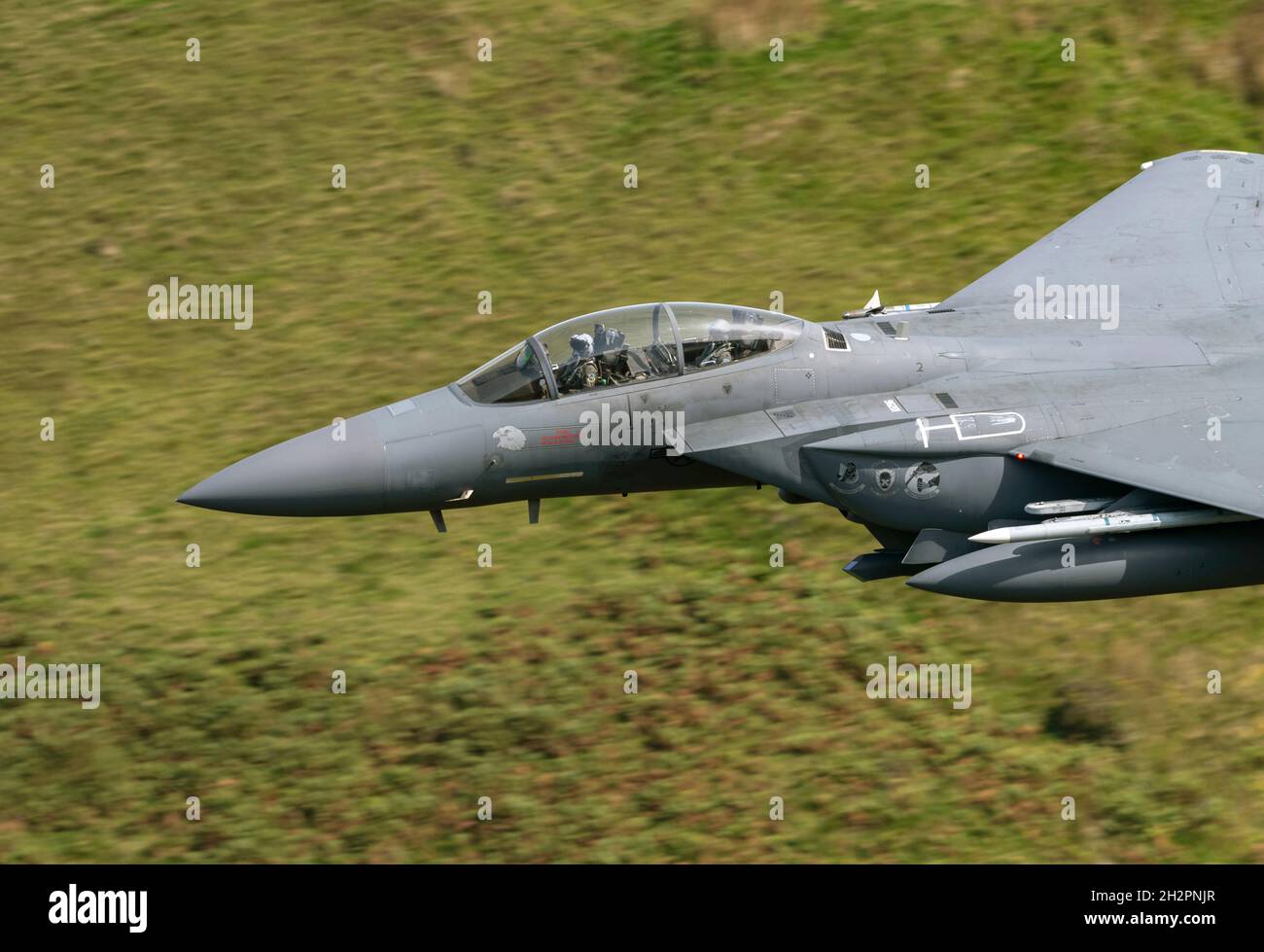 USAF F-15E Strike Eagle de RAF Lakenheathlow vol sortie au pays de Galles zone de vol basse 7 (LFA7, Mach Loop) Banque D'Images