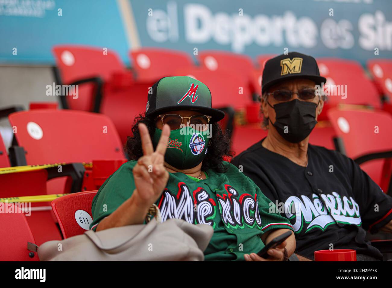 MAZATLAN, MEXIQUE - FÉVRIER 01: Fans mexicains, pendant le match entre Panama et Colombie dans le cadre de la Serie del Caribe 2021 au stade Teodoro Mariscal le 1er février 2021 à Mazatlan, Mexique.(Photo par Luis Gutierrez/Norte photo) Banque D'Images