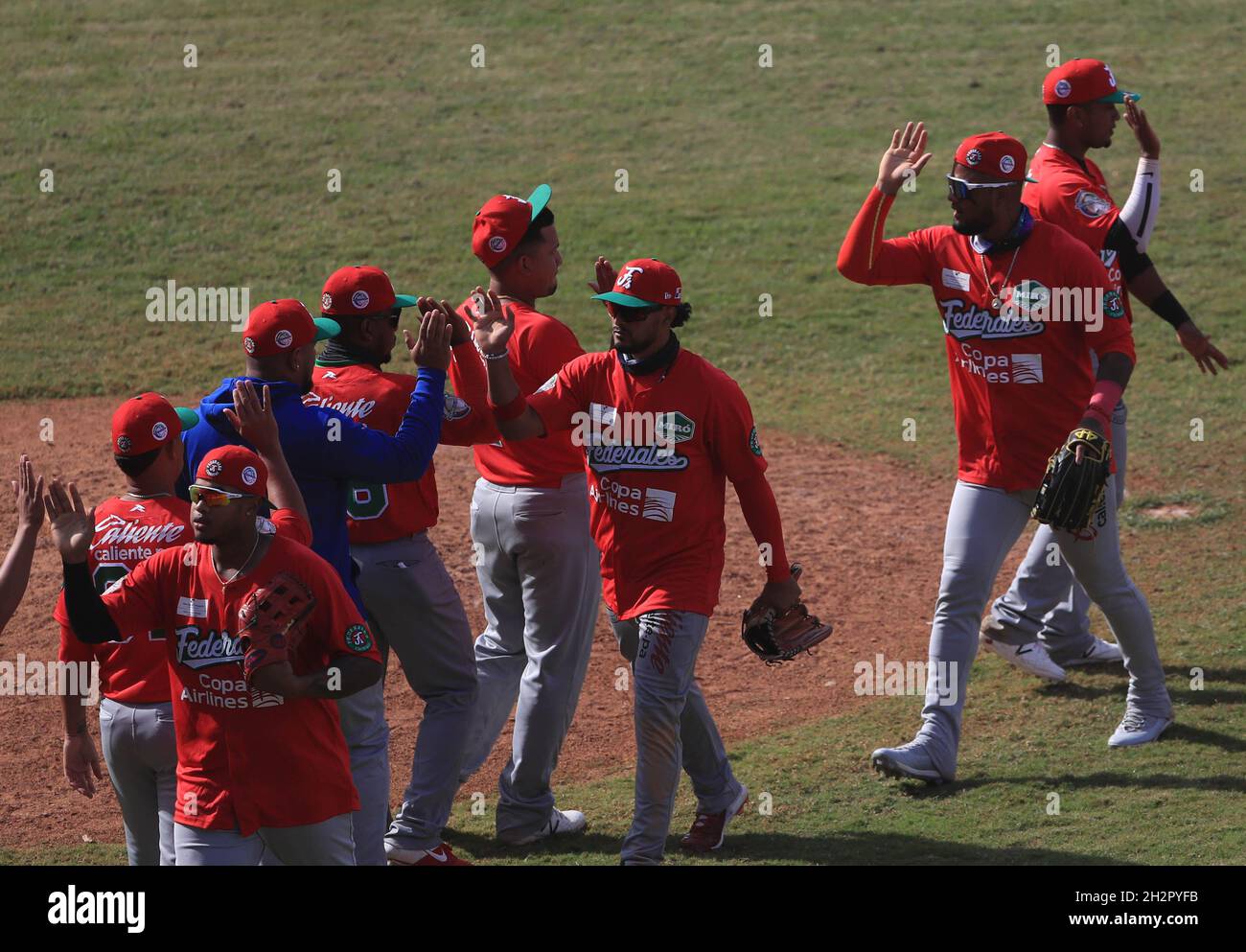 MAZATLAN, MEXIQUE - FÉVRIER 01 : l'équipe de Los Federales de Chiriqui célèbre la victoire sur Los Caimanes de Barranquilla, lors du match entre Panama et Colombie dans le cadre de la série del Caribe 2021 au stade Teodoro Mariscal le 1er février 2021 à Mazatlan, au Mexique.(Photo par Luis Gutierrez/Norte photo) Banque D'Images