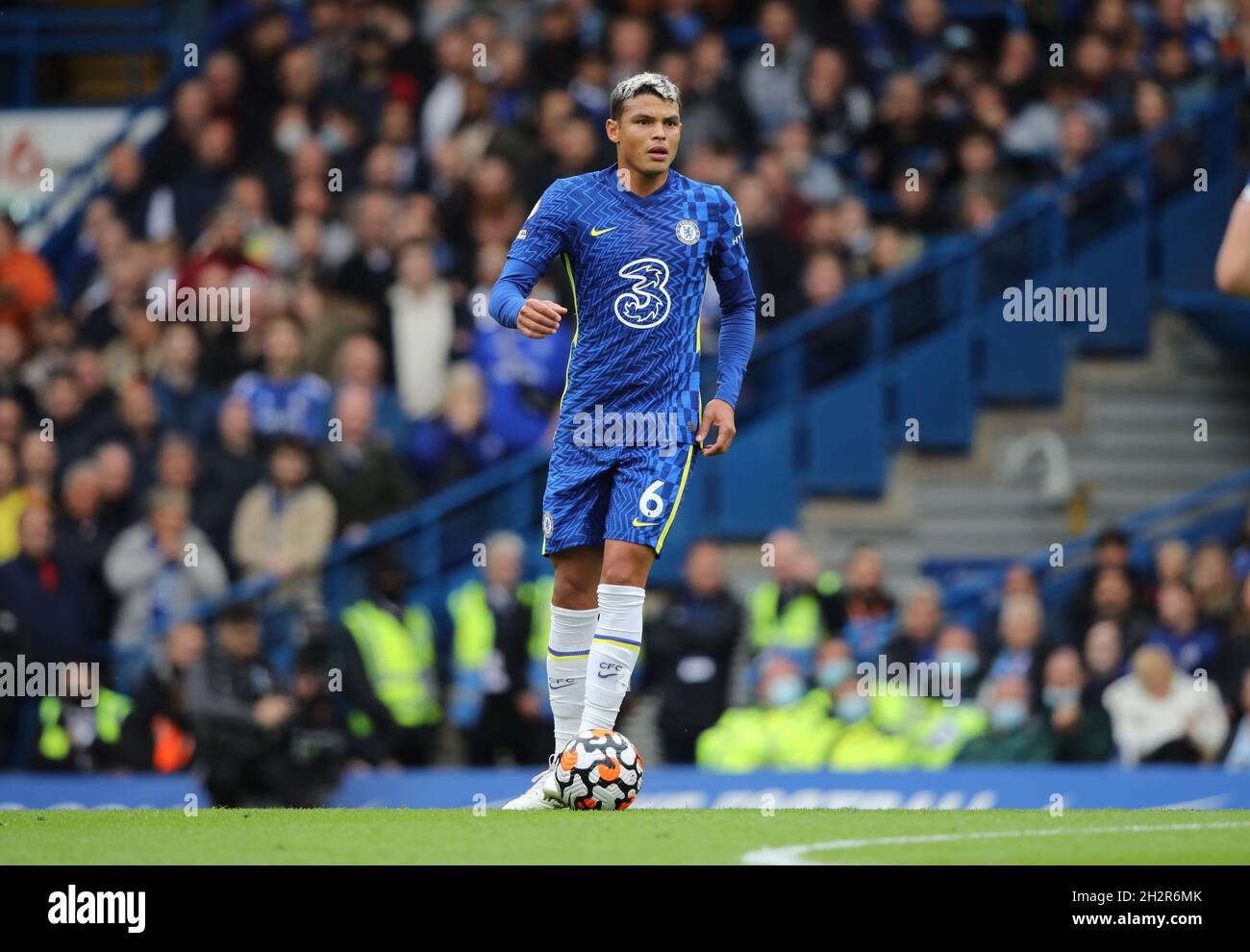 Londres, Royaume-Uni.23 octobre 2021.Thiago Silva (C) au match de l'EPL Chelsea contre Norwich City, au stade Stamford Bridge, Londres, Royaume-Uni, le 23 octobre 2021.Crédit : Paul Marriott/Alay Live News Banque D'Images