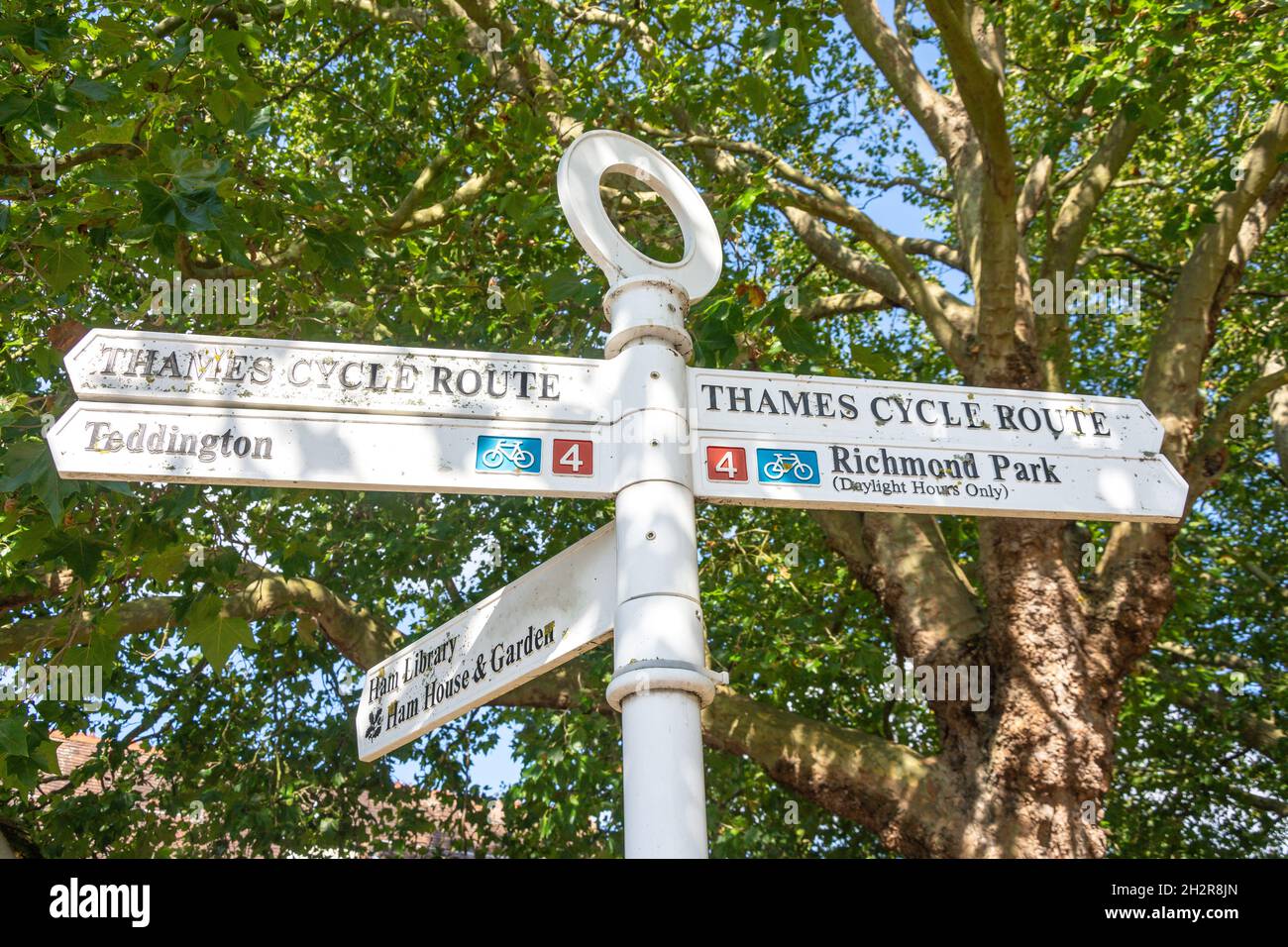 Panneau routier de la période, Ham Common, Ham, London Borough of Richmond upon Thames, Greater London, Angleterre, Royaume-Uni Banque D'Images