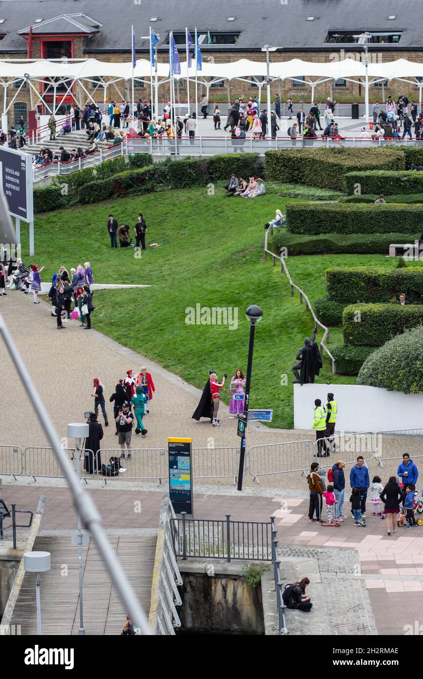 Londres, Angleterre, Royaume-Uni.23 octobre 2021.Excel London Exhibition Centre, Londres, Royaume-Uni, 23 octobre 2021.Les gens se réunissent à Londres MCM Comic con, l'événement de culture pop de l'année, est de retour après la longue pause due à la pandémie.En cours depuis 2010, il s'agit du rassemblement le plus important de fans de cinéma, jeux, cosplay, anime, TV,gadgets et jouets.(Credit image: © Sabrina Merolla/ZUMA Press Wire) Banque D'Images