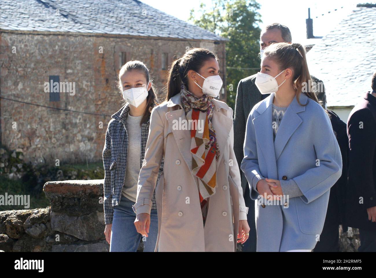 Espagne.23 octobre 2021.Le roi Felipe, la reine Letizia et leurs filles la princesse Sofia et la princesse Leonor.La famille royale espagnole a été à Oviedo aux Princess Awards et à Santa Maria del Puerto où ils ont visité la ville exemplaire.(Photo de Mercedes Menendez/Pacific Press) crédit: Pacific Press Media production Corp./Alay Live News Banque D'Images