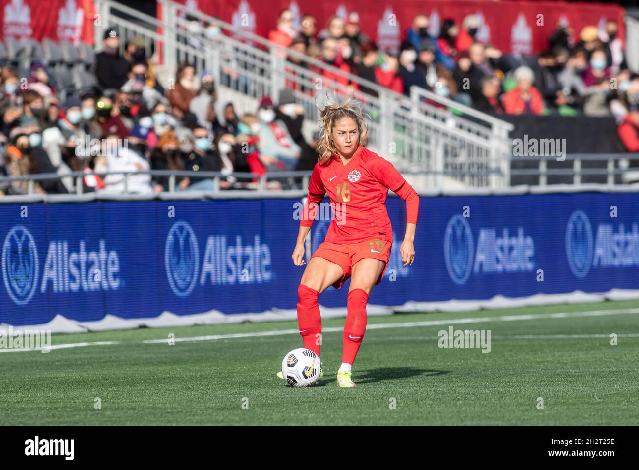Ottawa, Canada, le 23 octobre 2021 : Janine Beckie en action pendant le match de la tournée de célébration contre l'équipe de la Nouvelle-Zélande à la TD place, à Ottawa, Canada.Le Canada a gagné le match 5-1. Banque D'Images