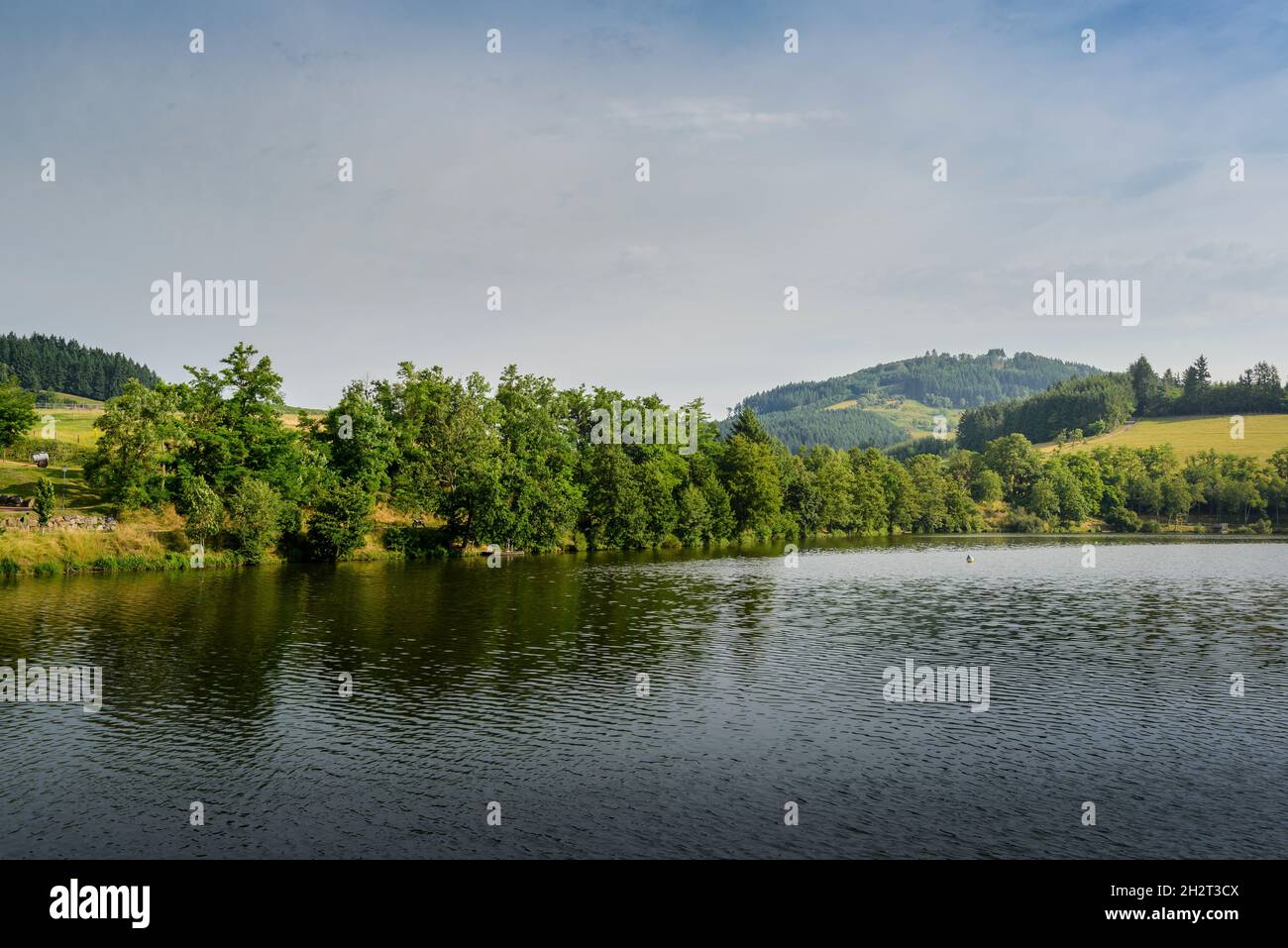 Promenade, sentiers, activités au Lac des Sapins, Cublize Banque D'Images