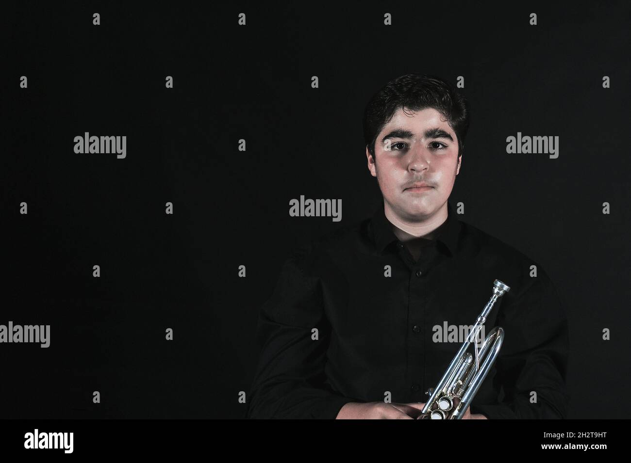 Les étudiants du Conservatoire de musique répétitions dans la salle de classe. Banque D'Images