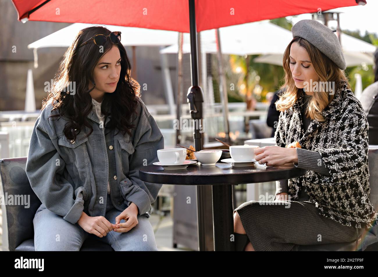 KATE SIEGEL et LUCIE INVITÉE dans HYPNOTIQUE (2021), dirigé par MATT ANGEL et SUZANNE COOTE.Crédit: Le long jeu / album Banque D'Images