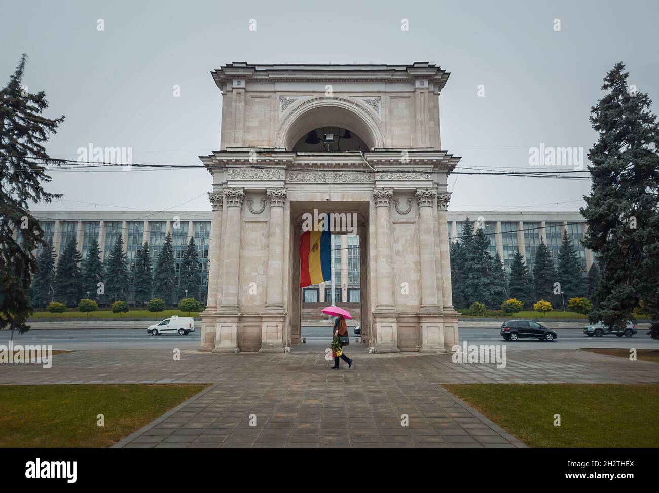 Arche triomphale devant le bâtiment du gouvernement, Chisinau, Moldova.Monuments historiques de la capitale Banque D'Images
