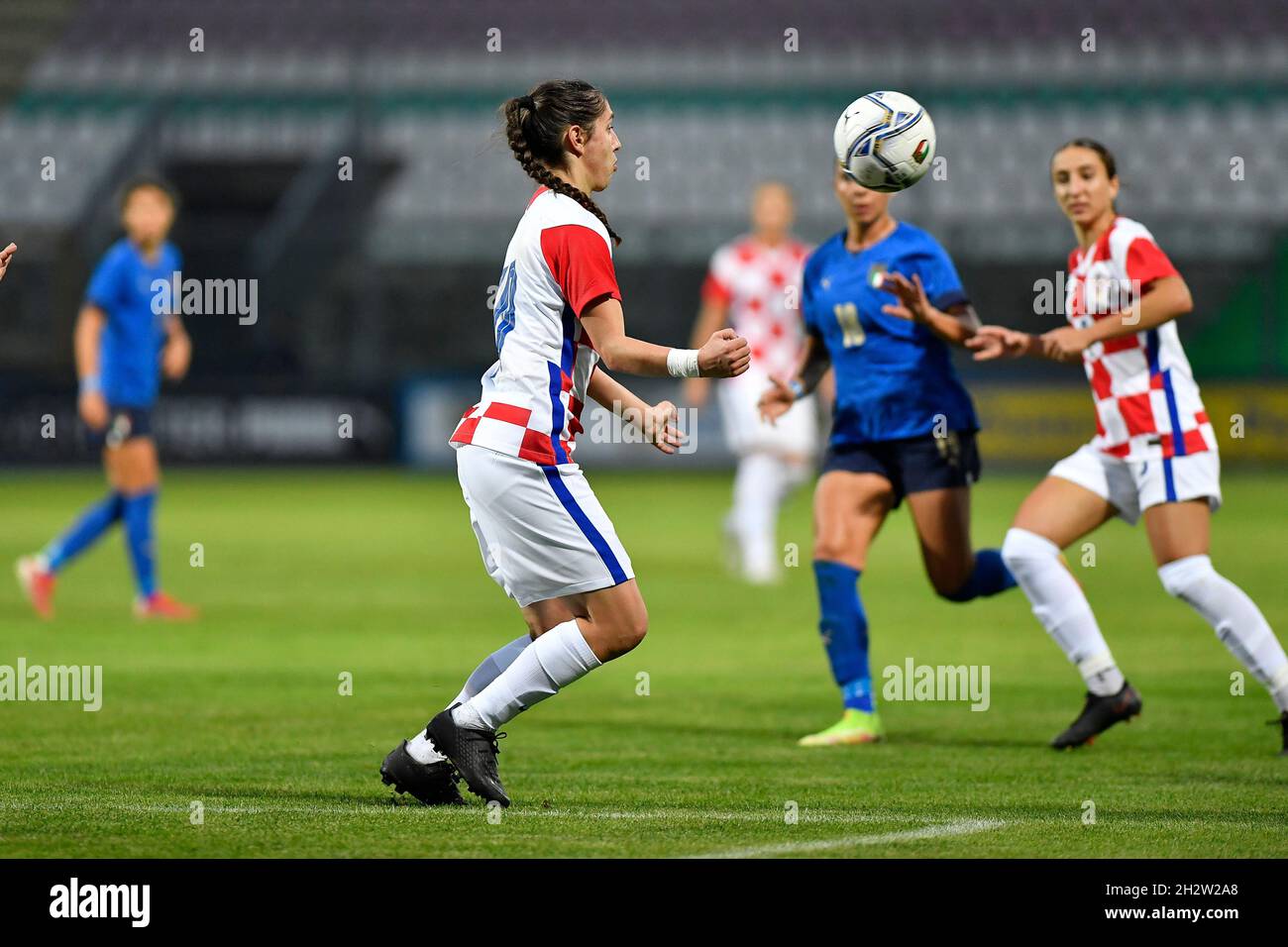 Izabela Lojna de Croatie en action pendant la coupe du monde des femmes de l'UEFA entre L'ITALIE et LA CROATIE au Stadio Teofilo Patini le 22 octobre 2021 à Castel di Sangro, Italie.(Photo de Domenico Cippitelli/Pacific Press) Banque D'Images