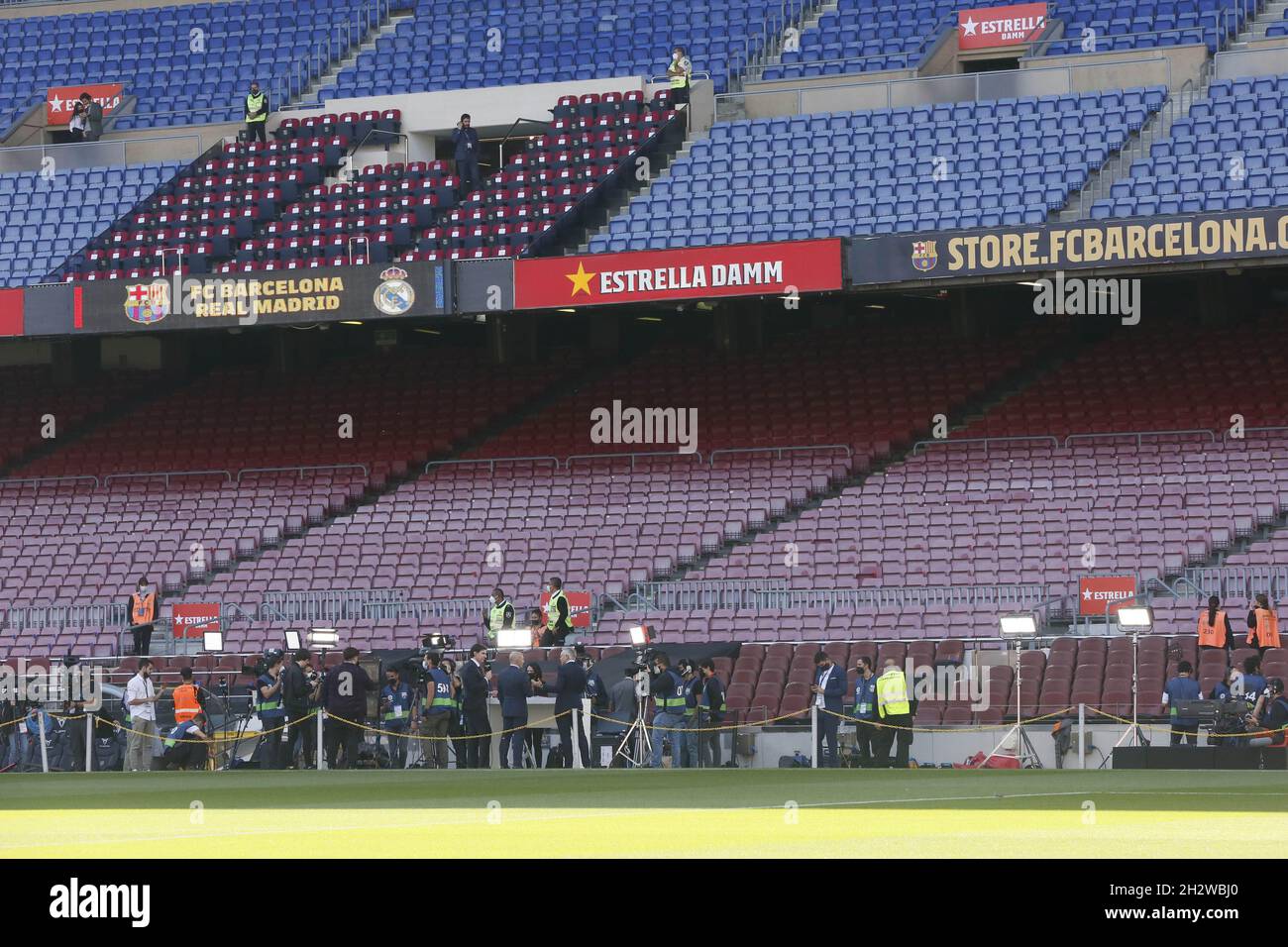 Barcelone, Espagne.24 octobre 2021.Barcelone, Espagne, le 24 octobre 2021 : télévisions au Camp Nou avant le match, le match de LaLiga Santander entre Barcelone et R.Madrid au stade Camp nou à Barcelone, Espagne.Rama Huerta/SPP crédit: SPP Sport presse photo./Alamy Live News Banque D'Images